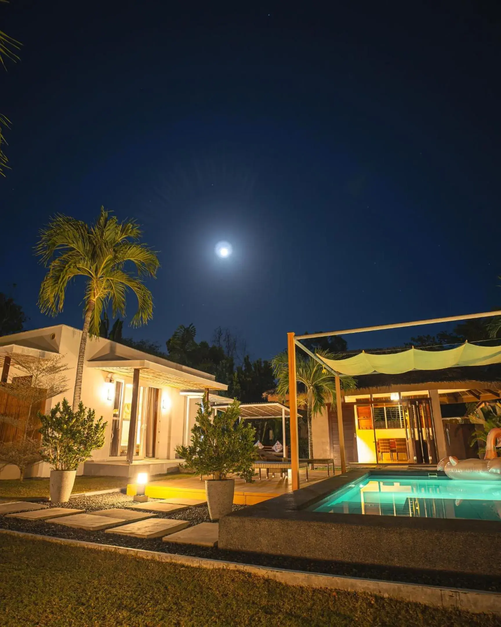 Villa with Private Pool in Halamanan Residences Villa with Private Pool in Halamanan Residences