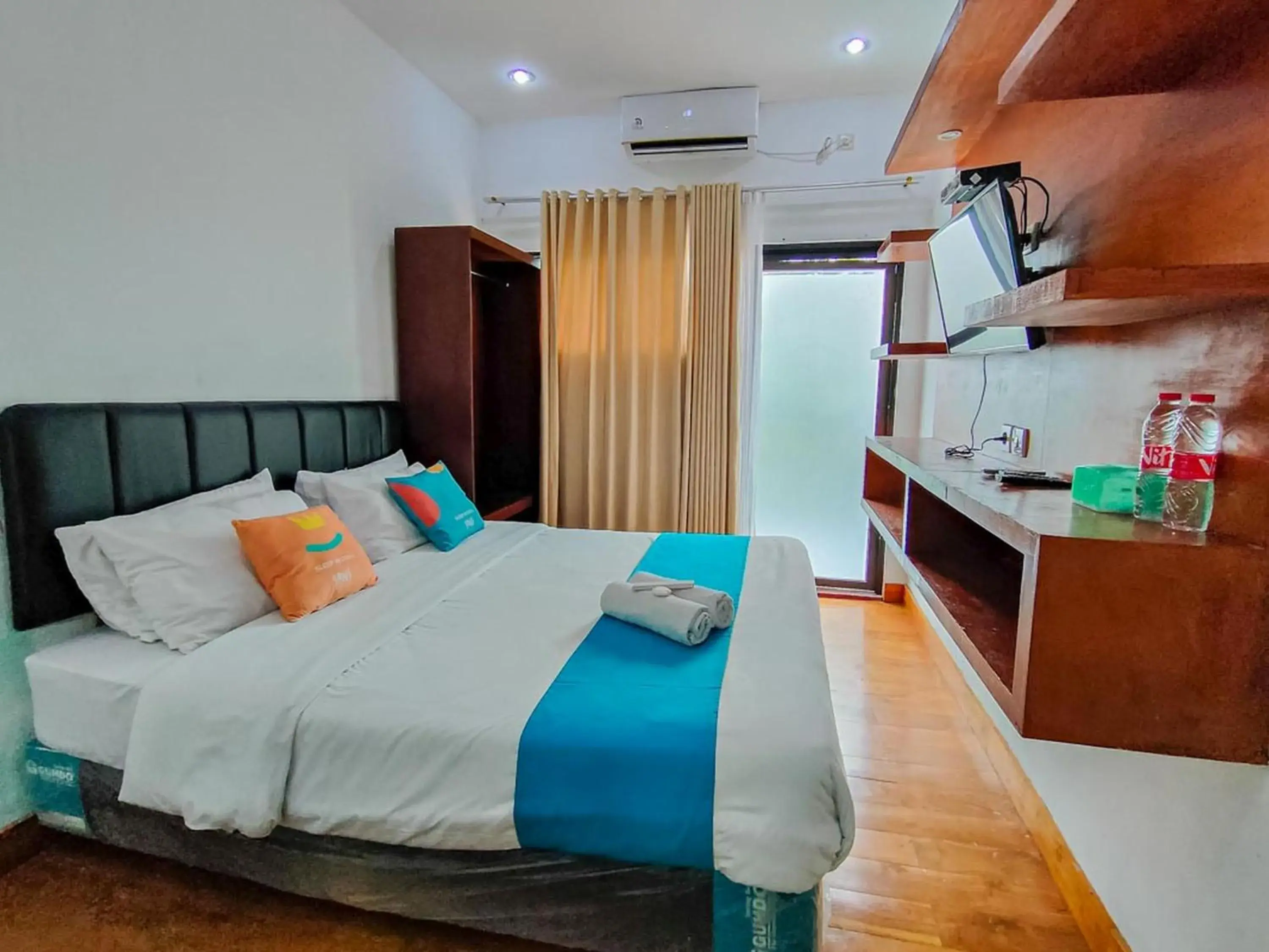 Deluxe Room in Sans Borobudur Homestay Banyuwangi Deluxe Room in Sans Borobudur Homestay Banyuwangi