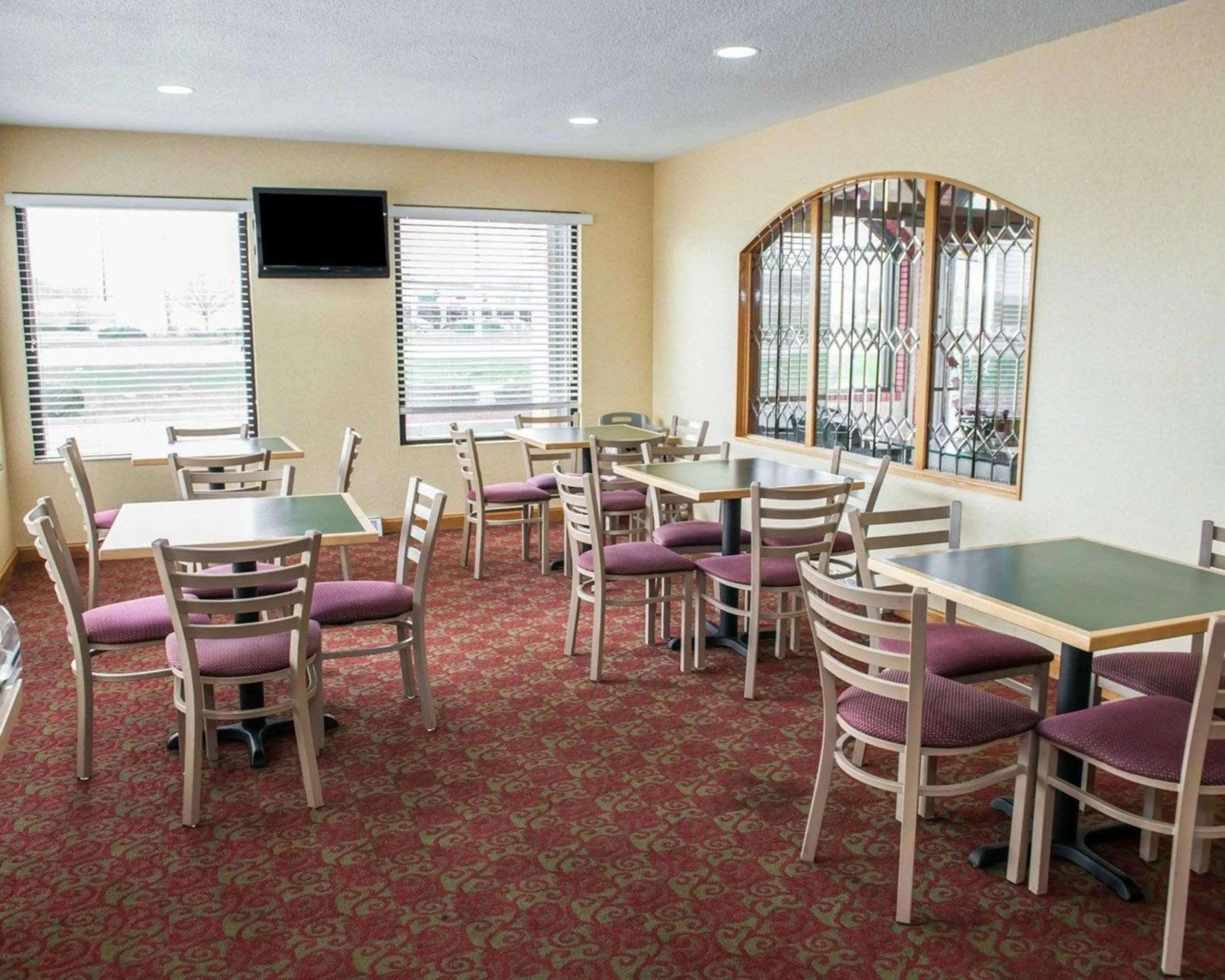 Restaurant/places to eat in Quality Inn and Suites Indianapolis