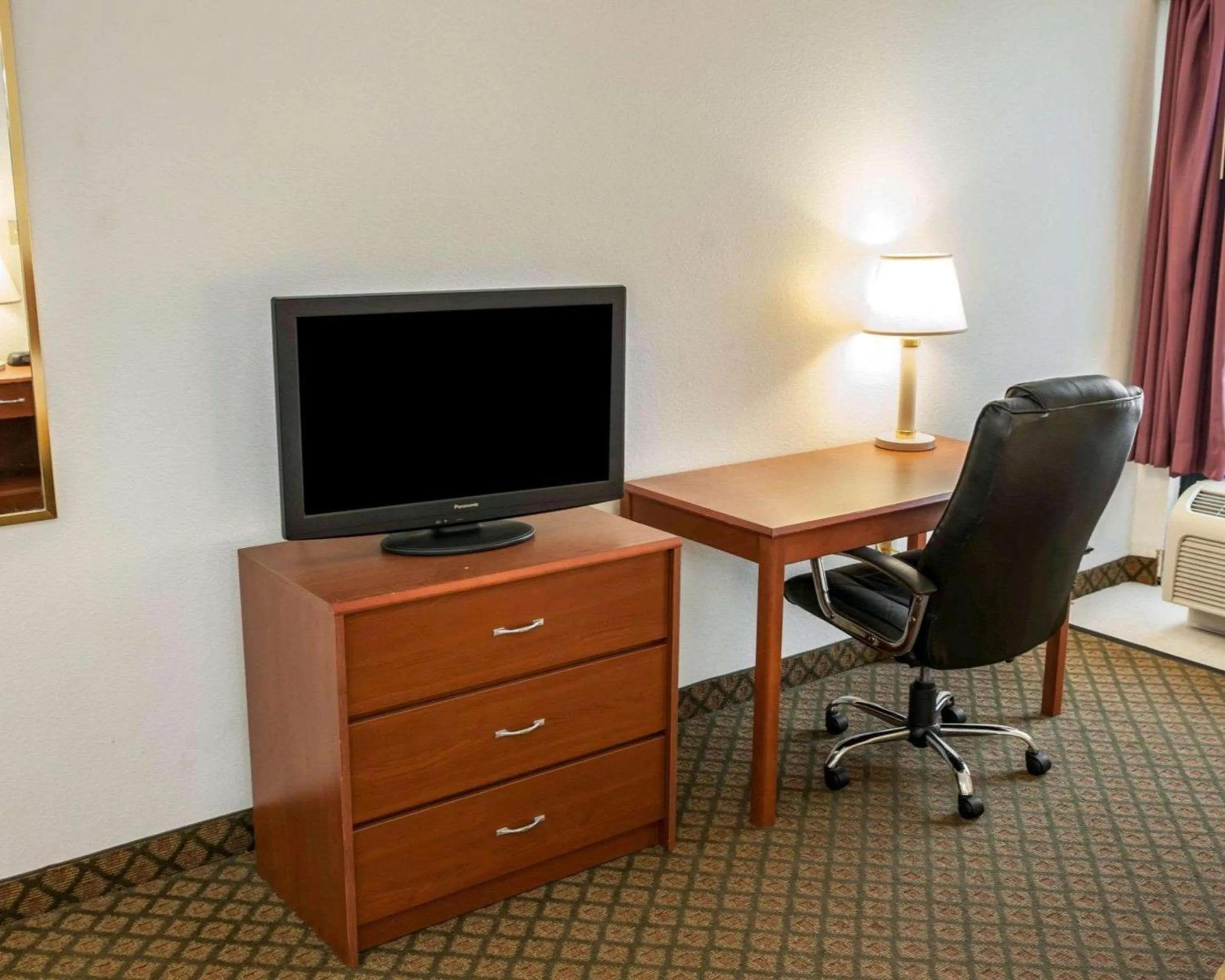 Photo of the whole room in Quality Inn and Suites Indianapolis