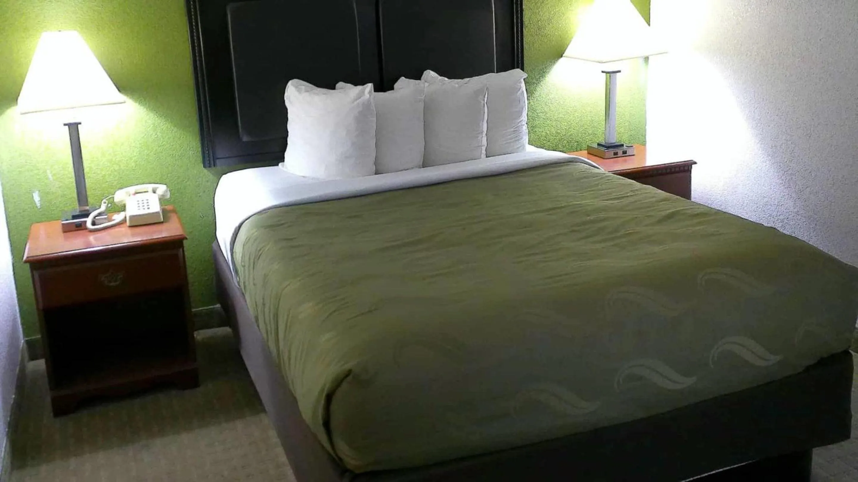 Bedroom in Quality Inn & Suites Indianapolis Northwest