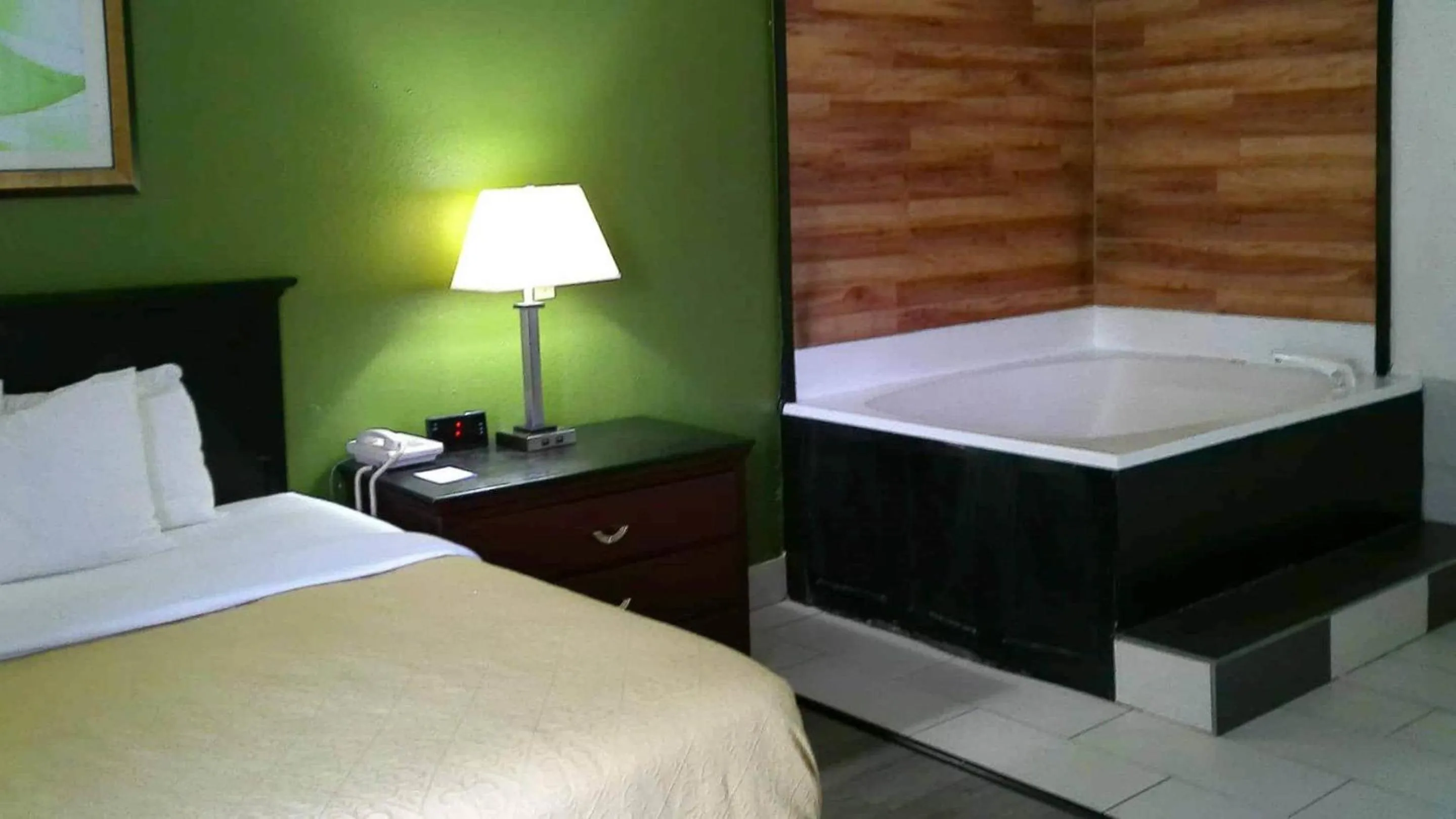 Bedroom in Quality Inn & Suites Indianapolis Northwest