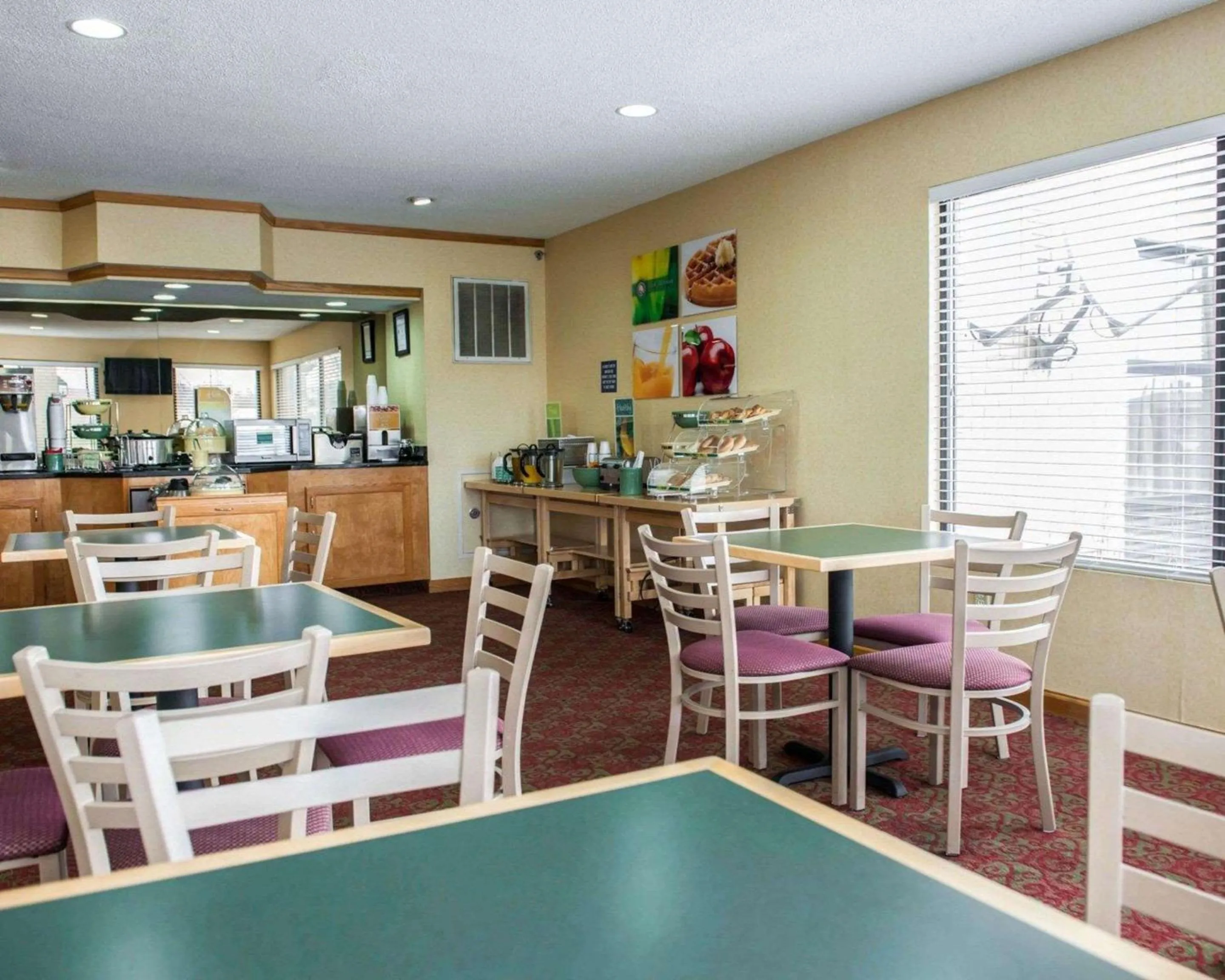 Restaurant/places to eat in Quality Inn and Suites Indianapolis
