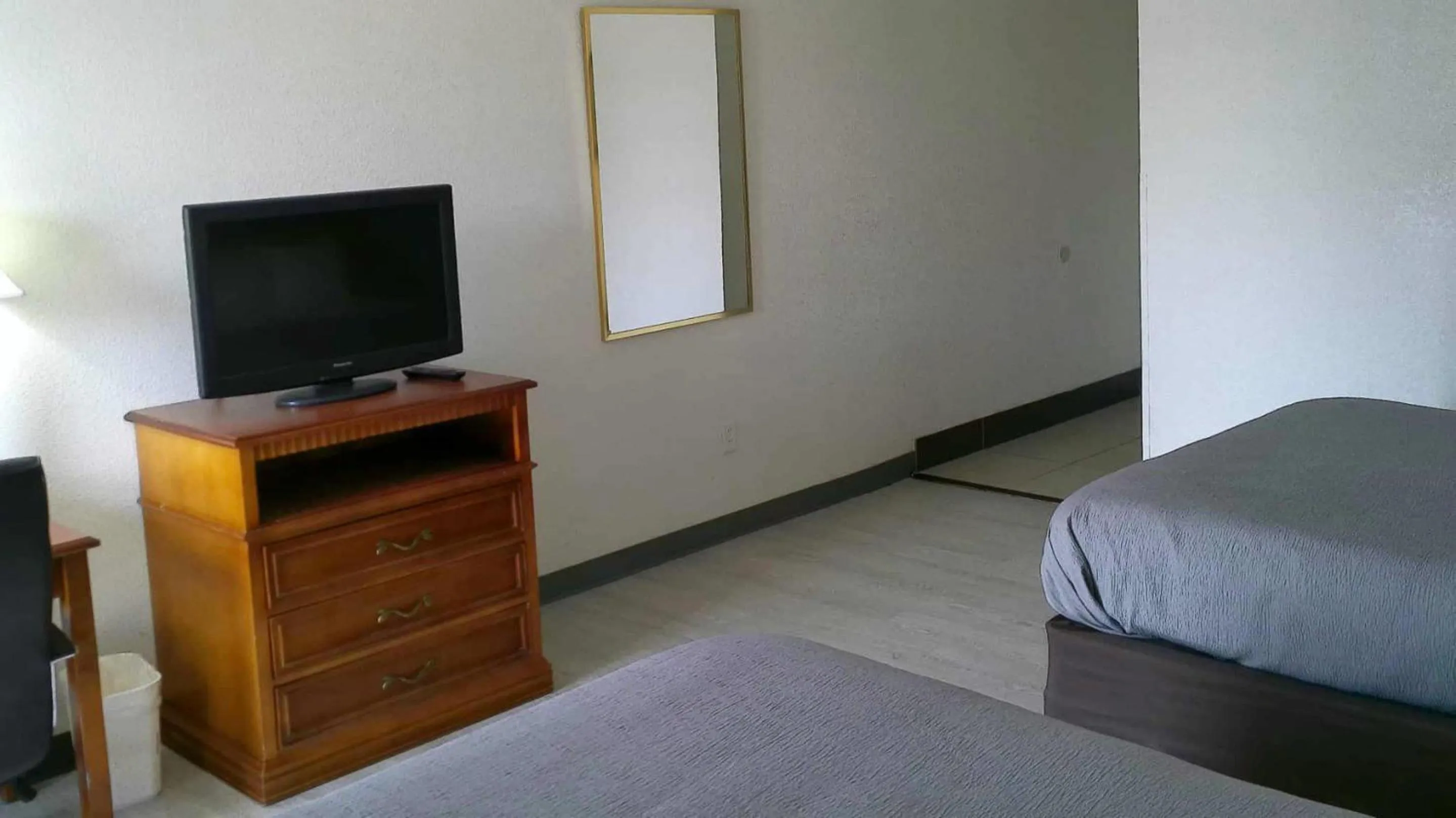 Bedroom in Quality Inn & Suites Indianapolis Northwest