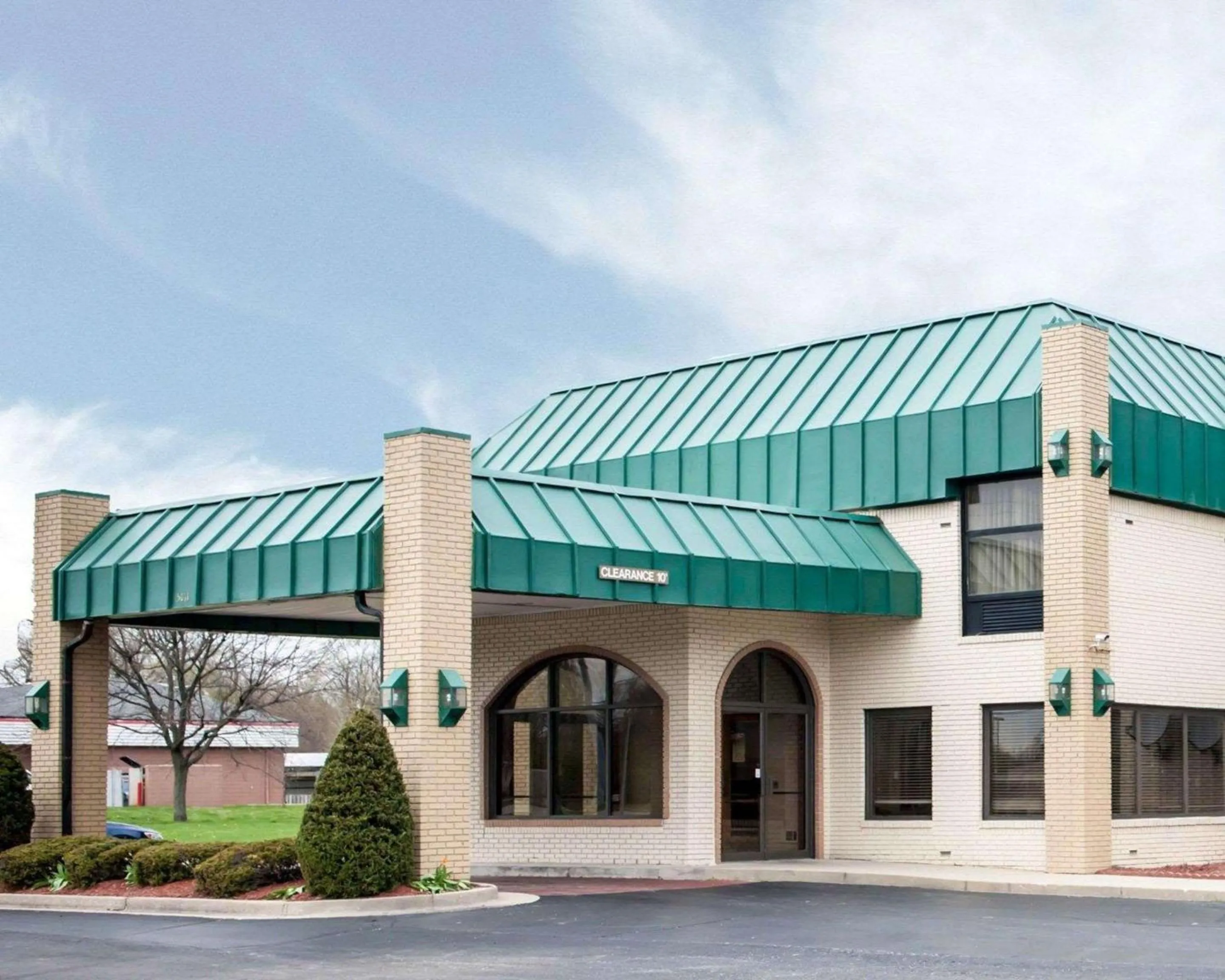 Property building in Quality Inn and Suites Indianapolis