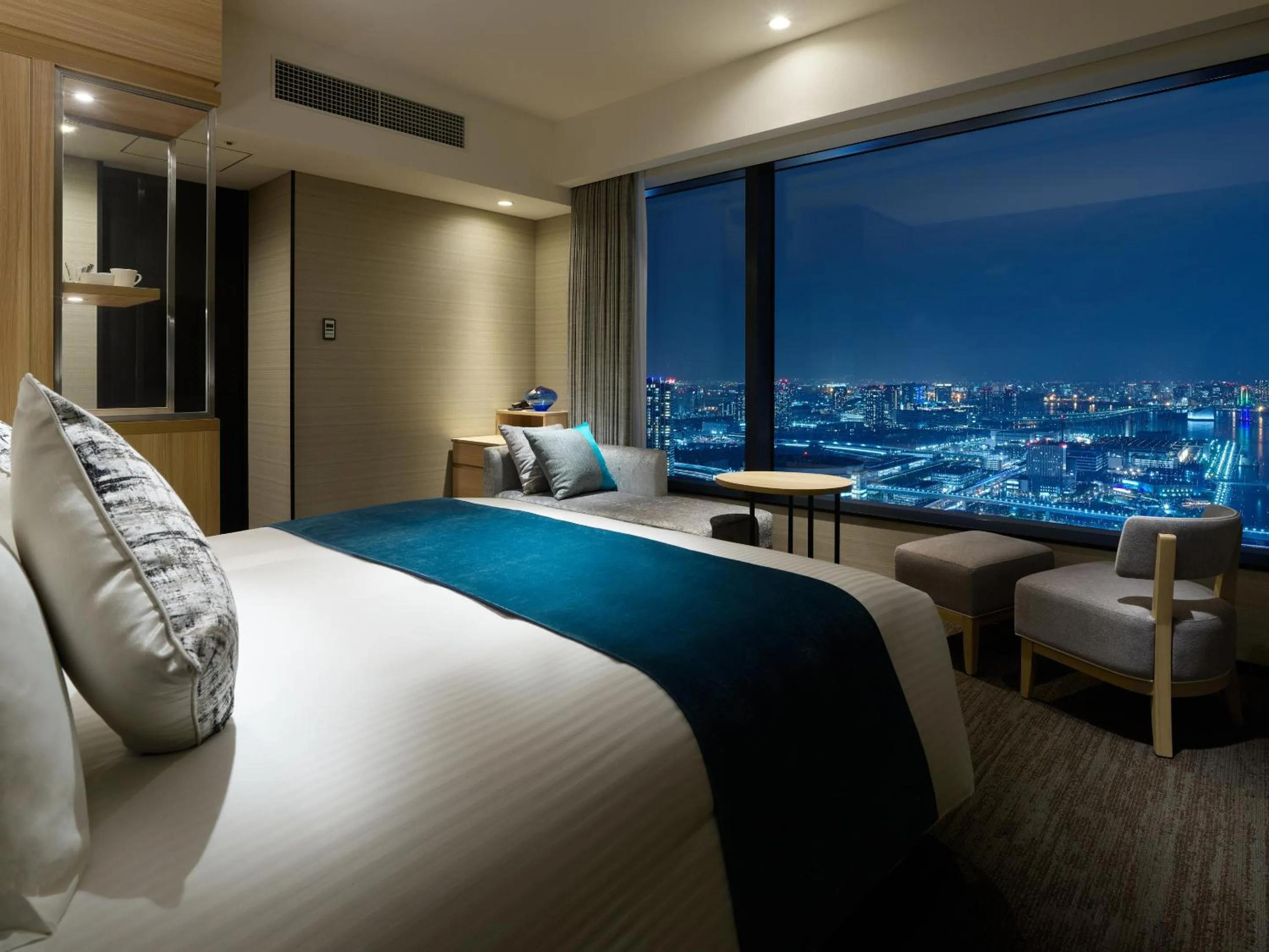 Photo of the whole room, Bed in Mitsui Garden Hotel Toyosu Premier - Tokyo