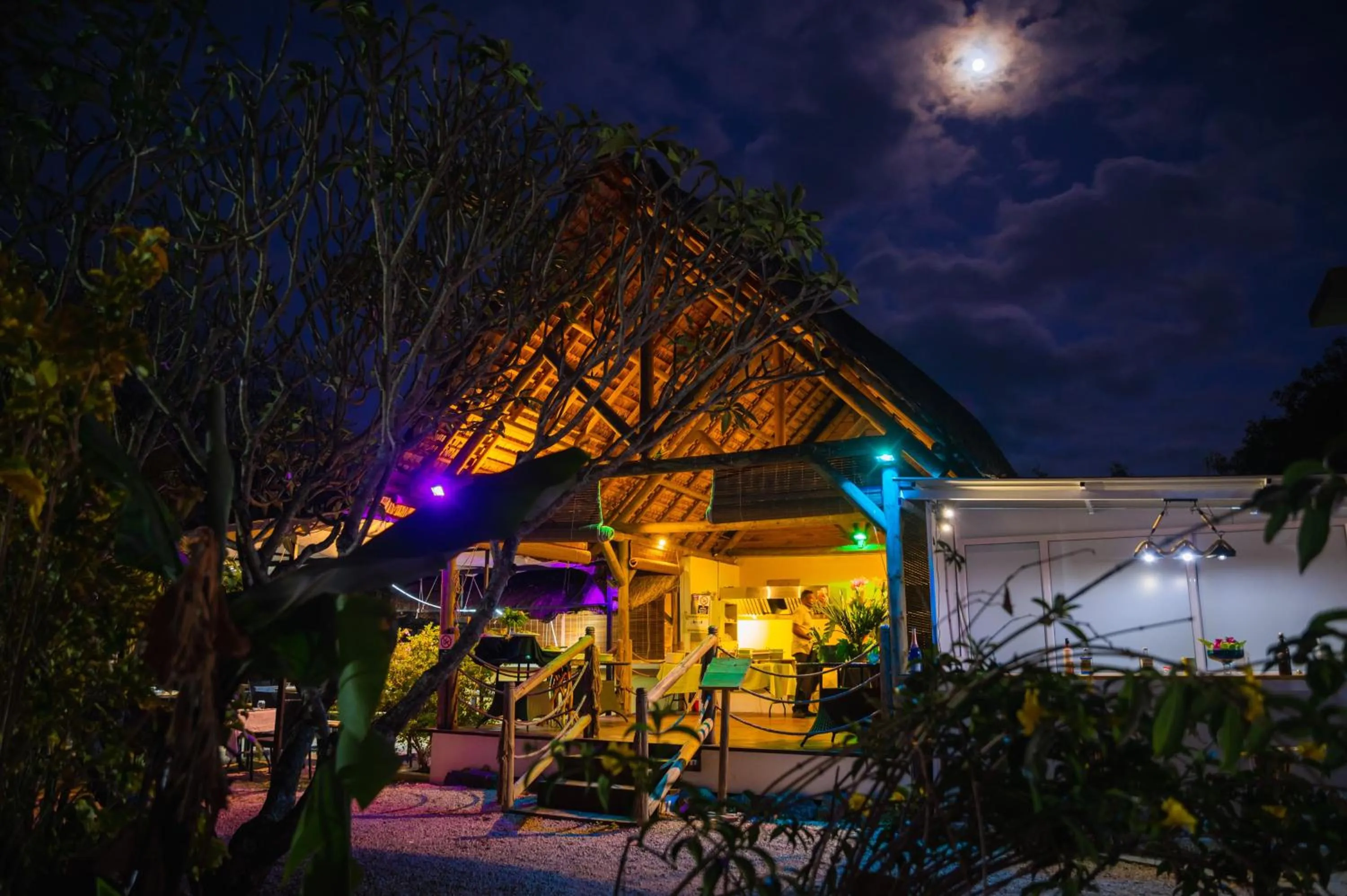 Restaurant/places to eat in The Garden Lodge Pereybere - Piscine & Jardin