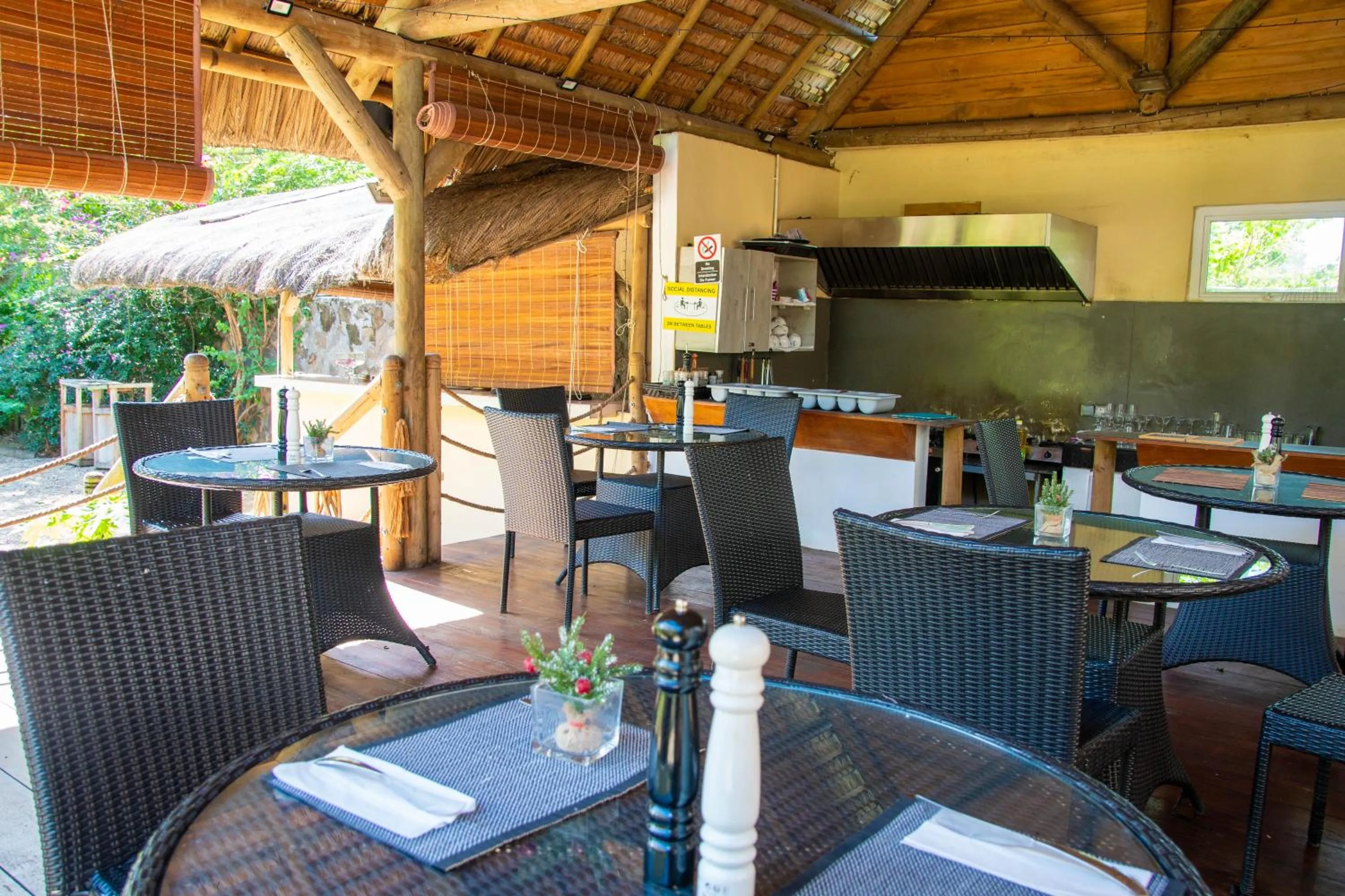 Restaurant/places to eat in The Garden Lodge Pereybere - Piscine & Jardin