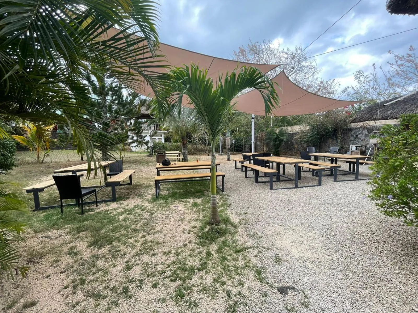 Restaurant/places to eat in The Garden Lodge Pereybere - Piscine & Jardin