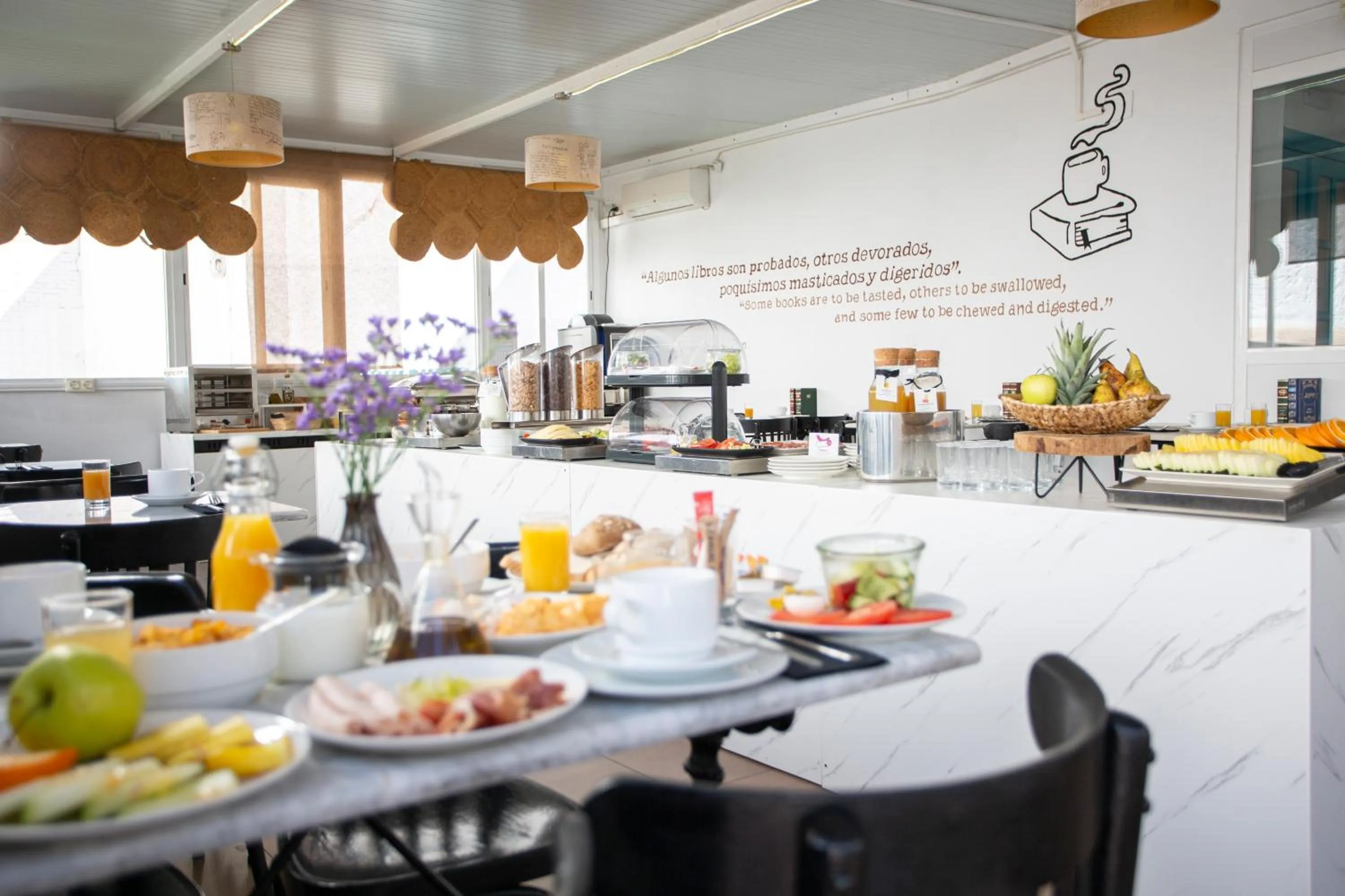 Buffet breakfast in Casual de las Letras Sevilla