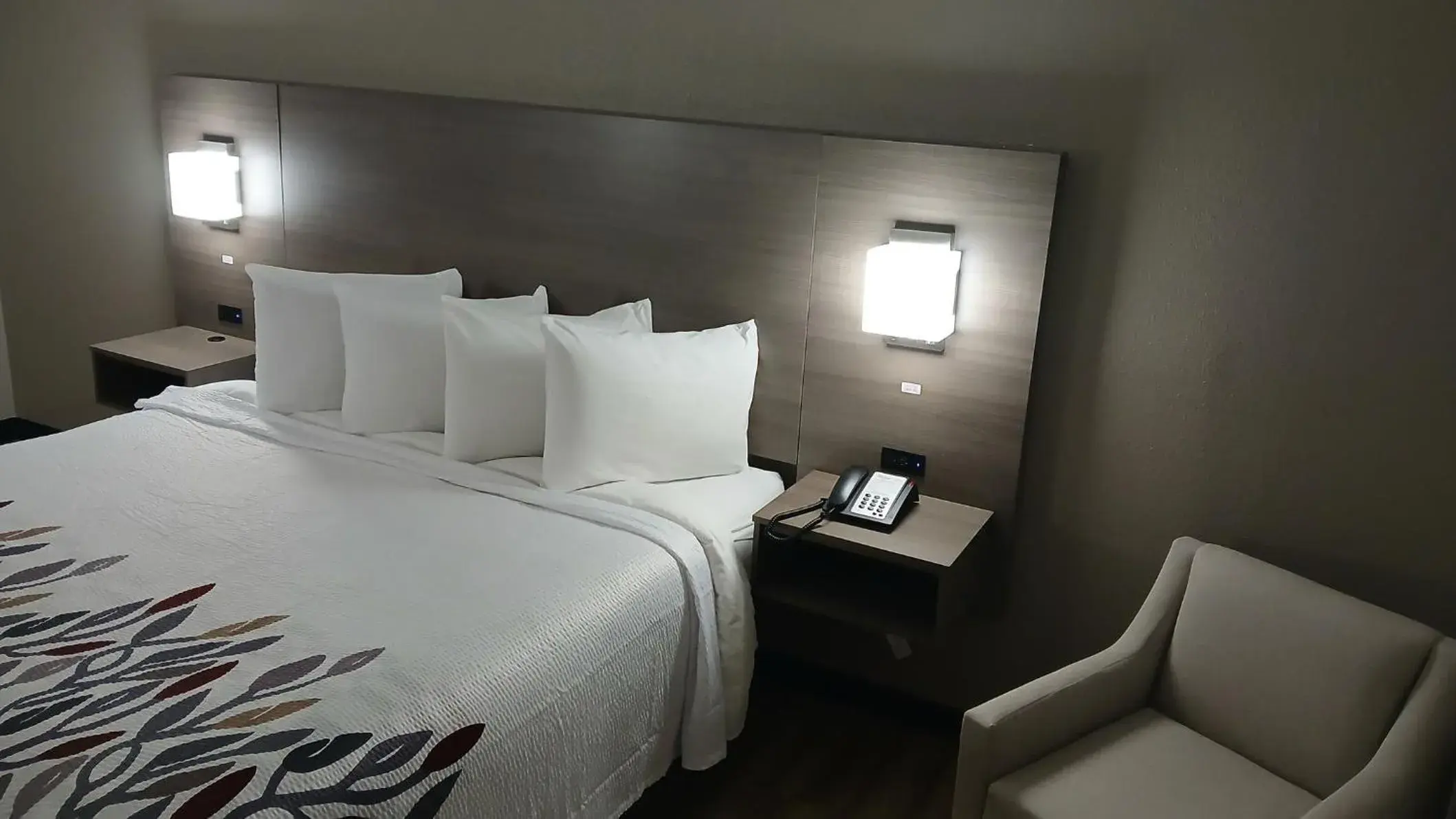 Photo of the whole room, Bed in Red Roof Inn Alexandria, LA Photo of the whole room, Bed in Red Roof Inn Alexandria, LA