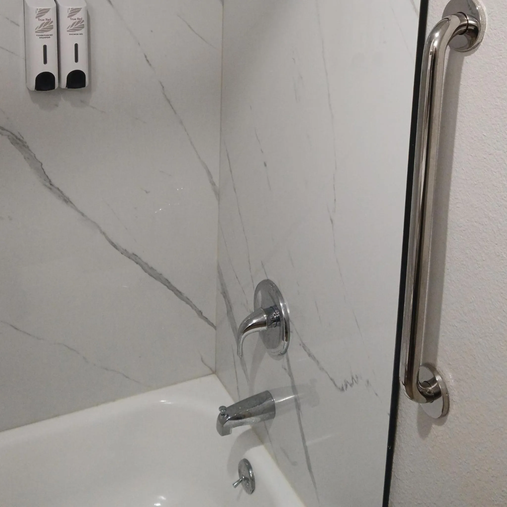 Bathroom in Red Roof Inn Alexandria, LA