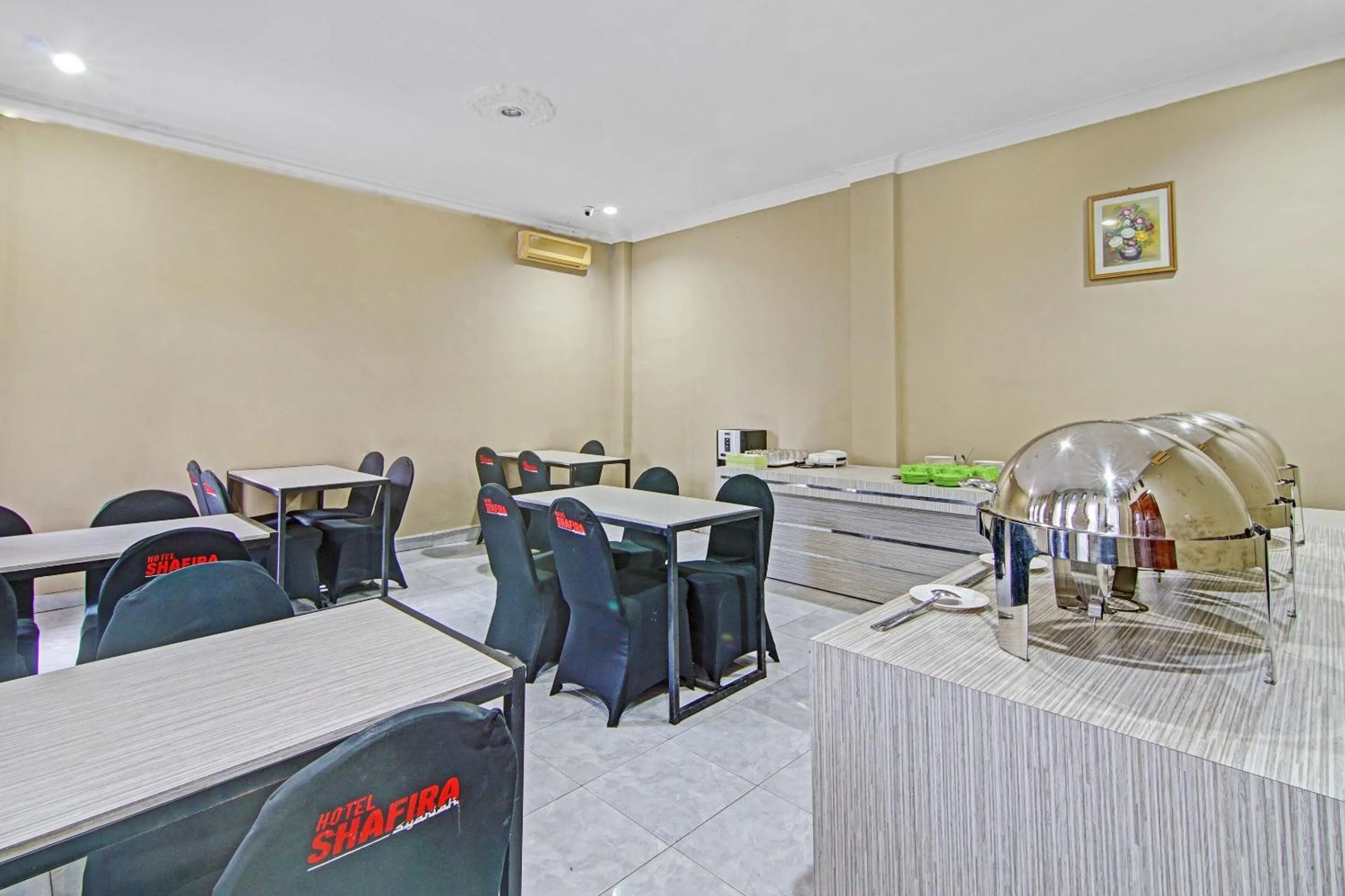 Restaurant/places to eat in Hotel Shafira Pariaman Syariah Mitra RedDoorz