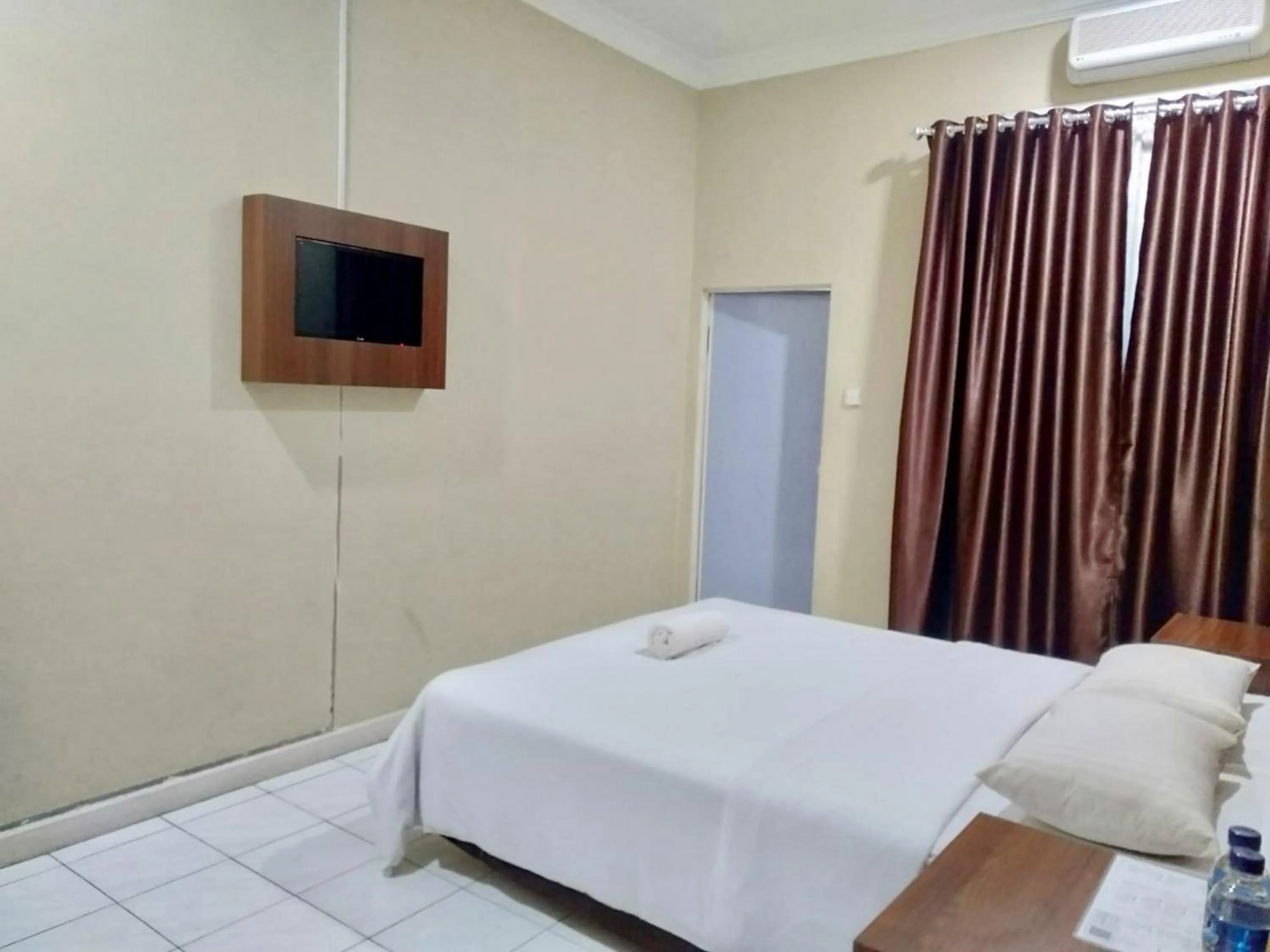 Bedroom in Hotel Shafira Pariaman Syariah Mitra RedDoorz