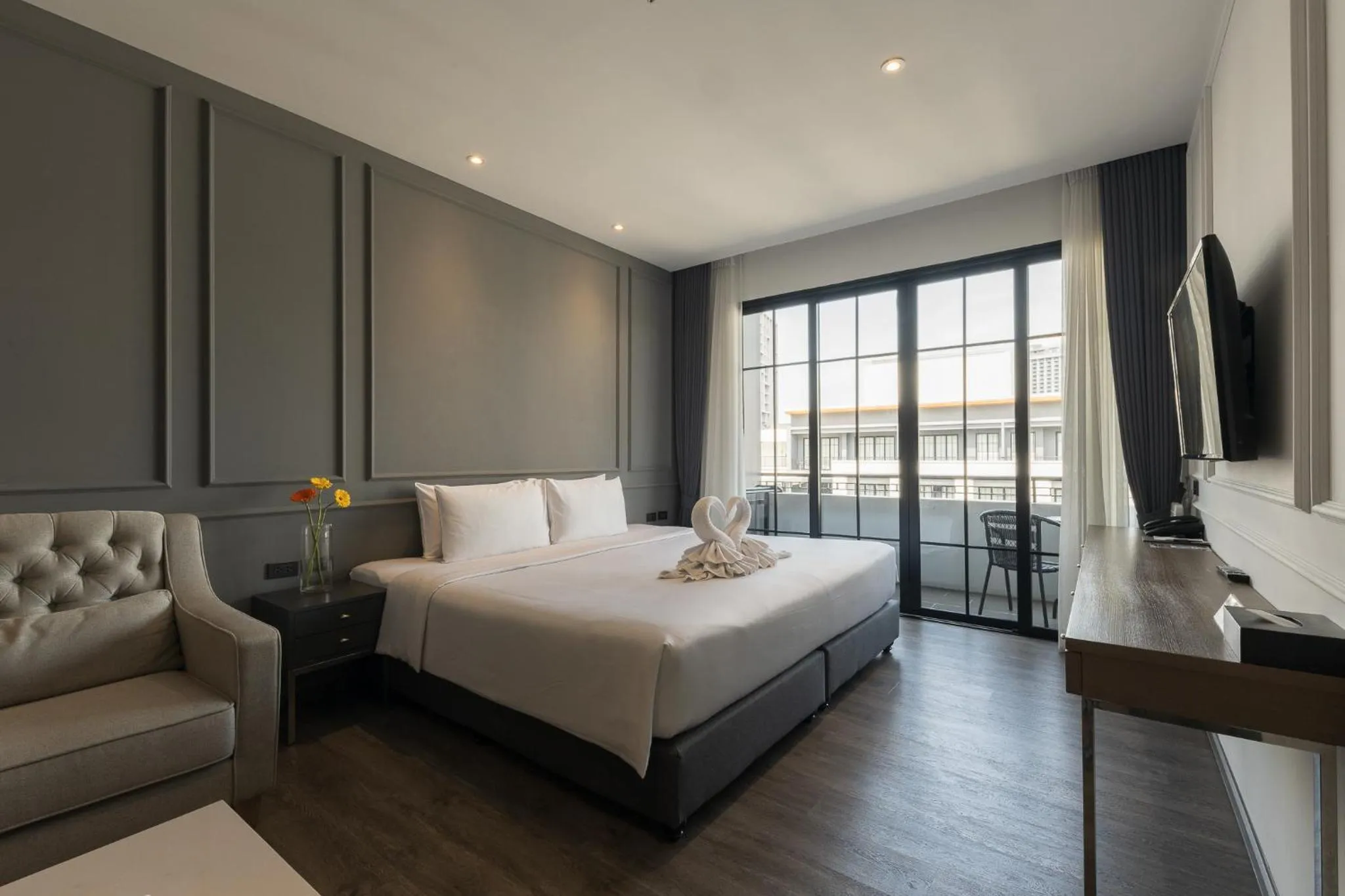 Bedroom, Bed in One Patio Hotel Pattaya - SHA Extra Plus