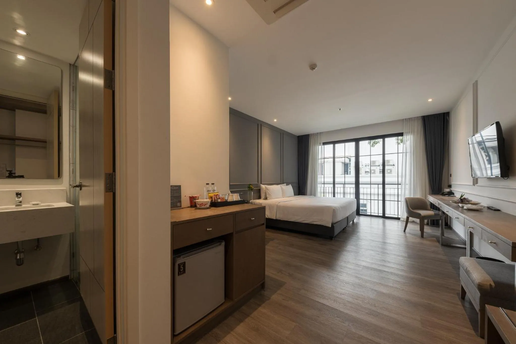 Photo of the whole room, Bed in One Patio Hotel Pattaya - SHA Extra Plus