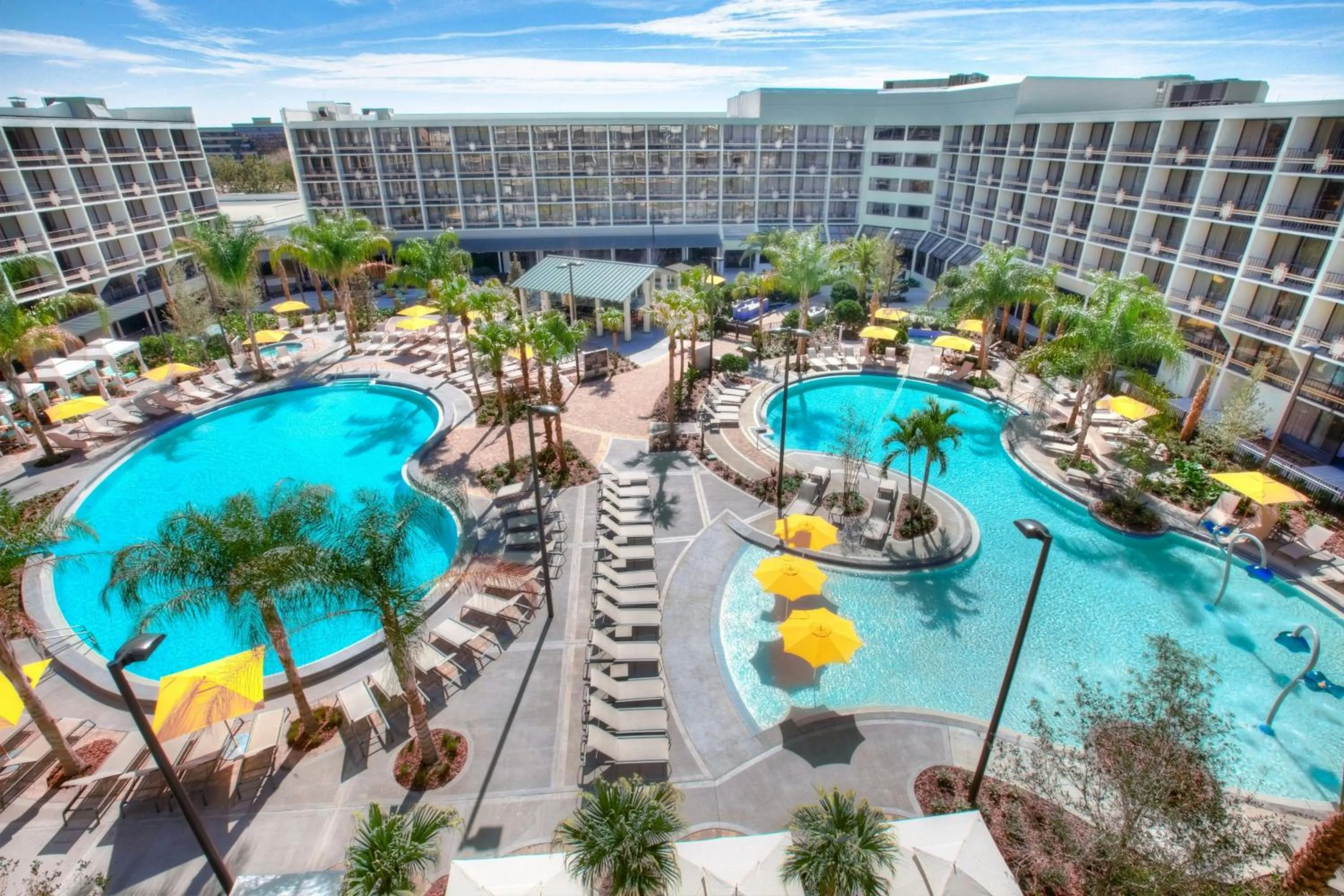 Swimming pool in Sheraton Orlando Lake Buena Vista Resort