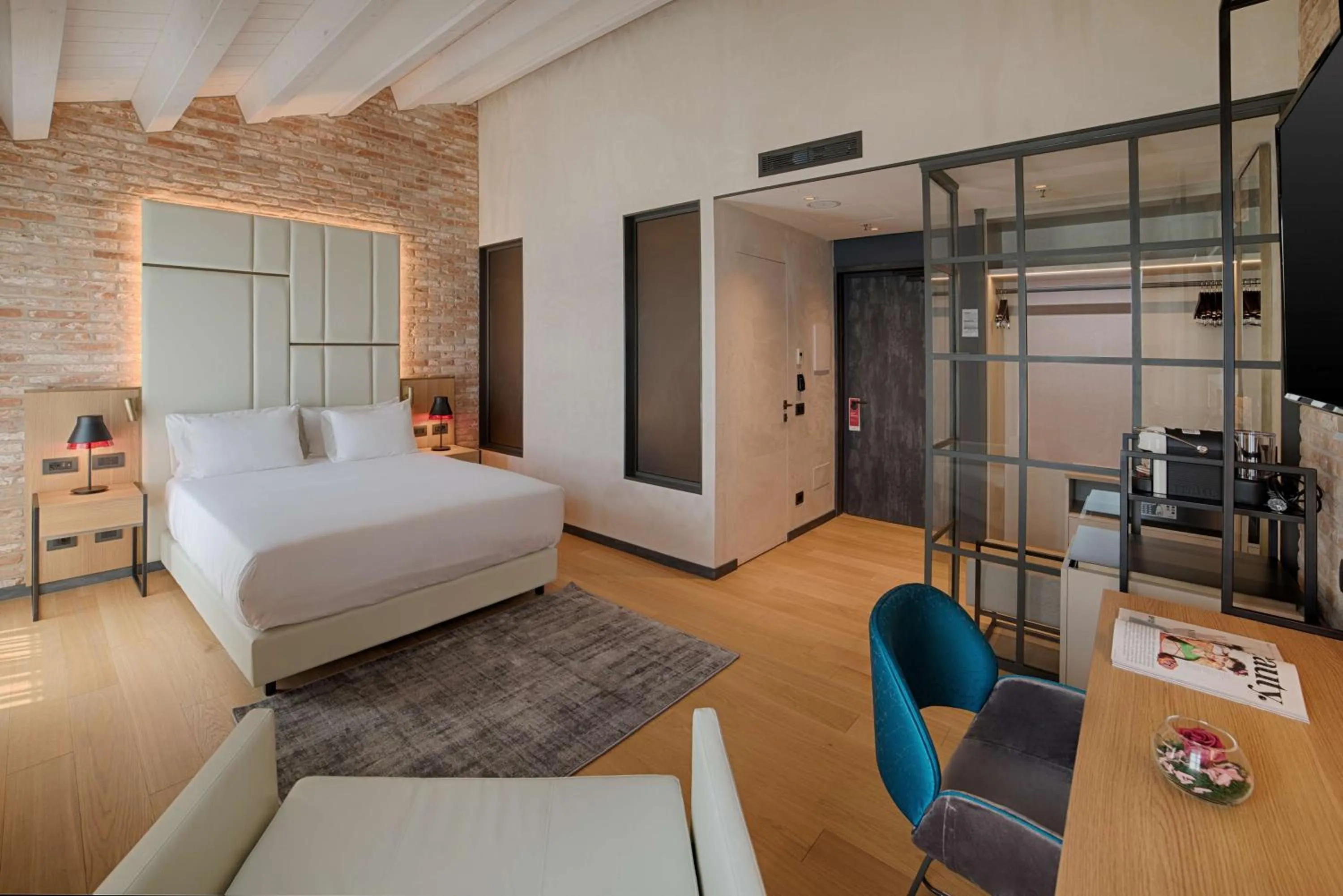 Photo of the whole room, Bed in NH Collection Murano Villa