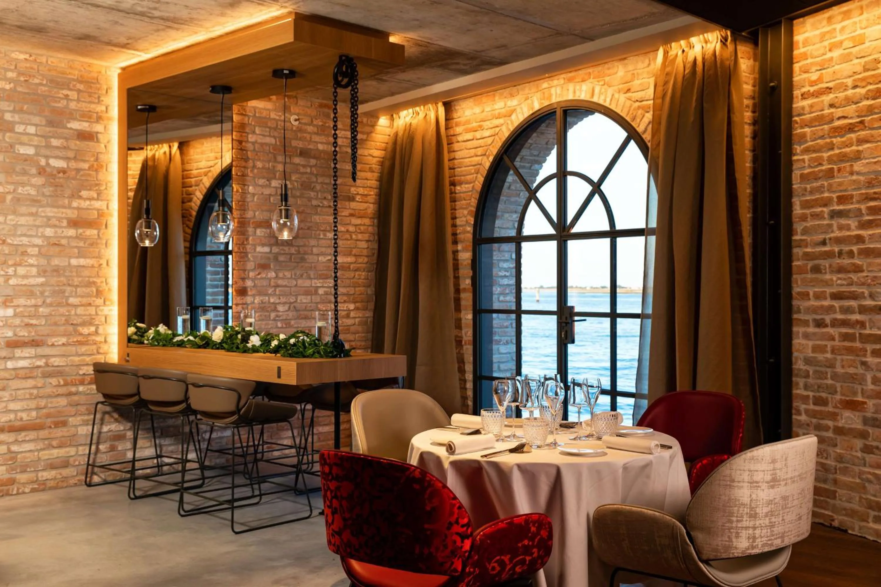 Restaurant/places to eat in NH Collection Murano Villa