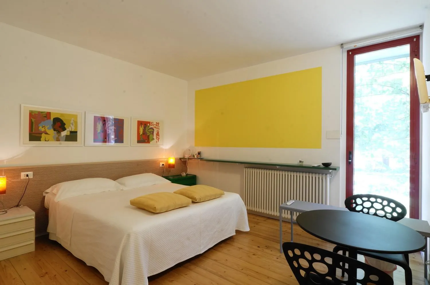 Bedroom, Bed in Sacramora