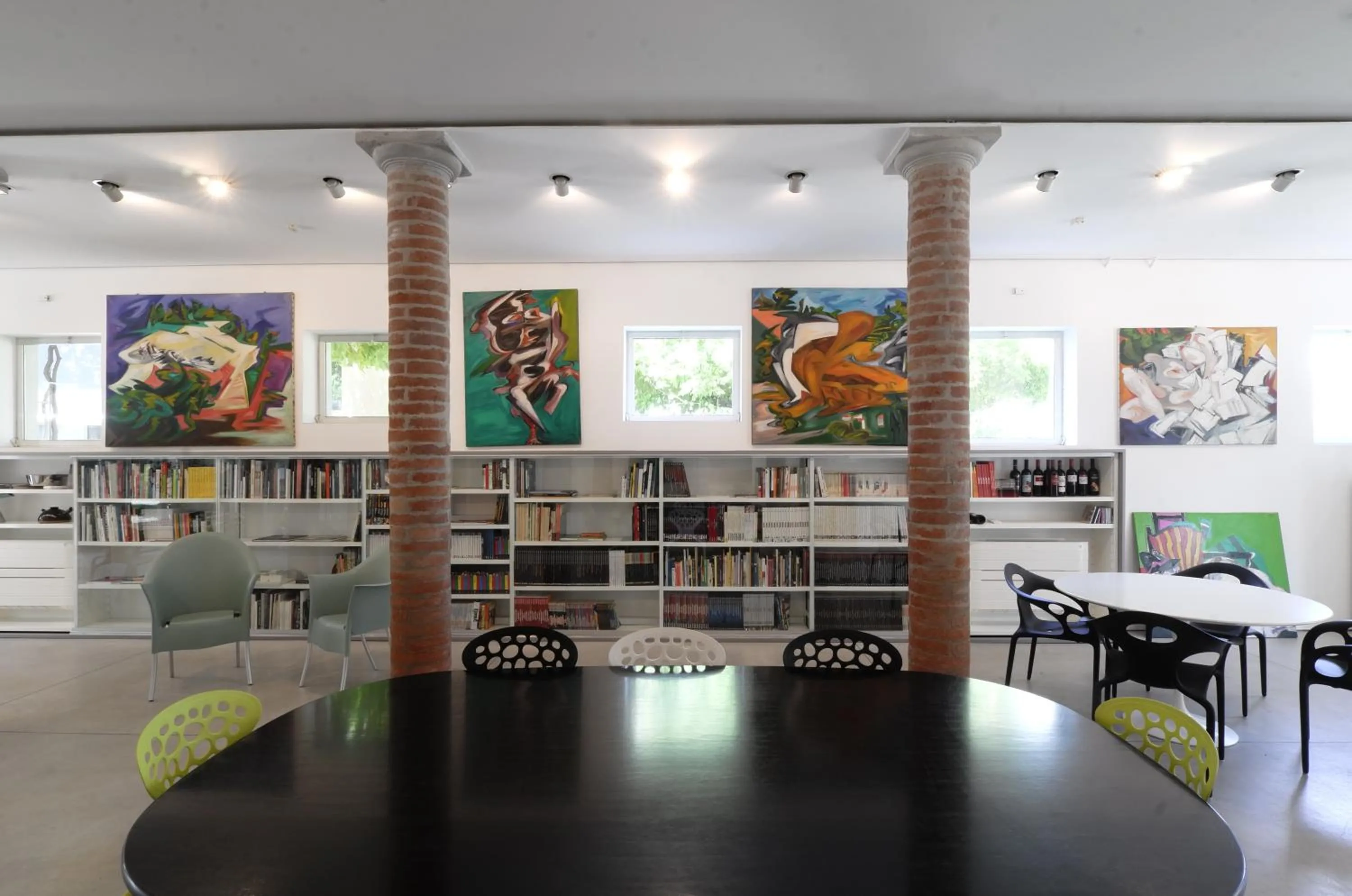 Communal lounge/ TV room in Sacramora