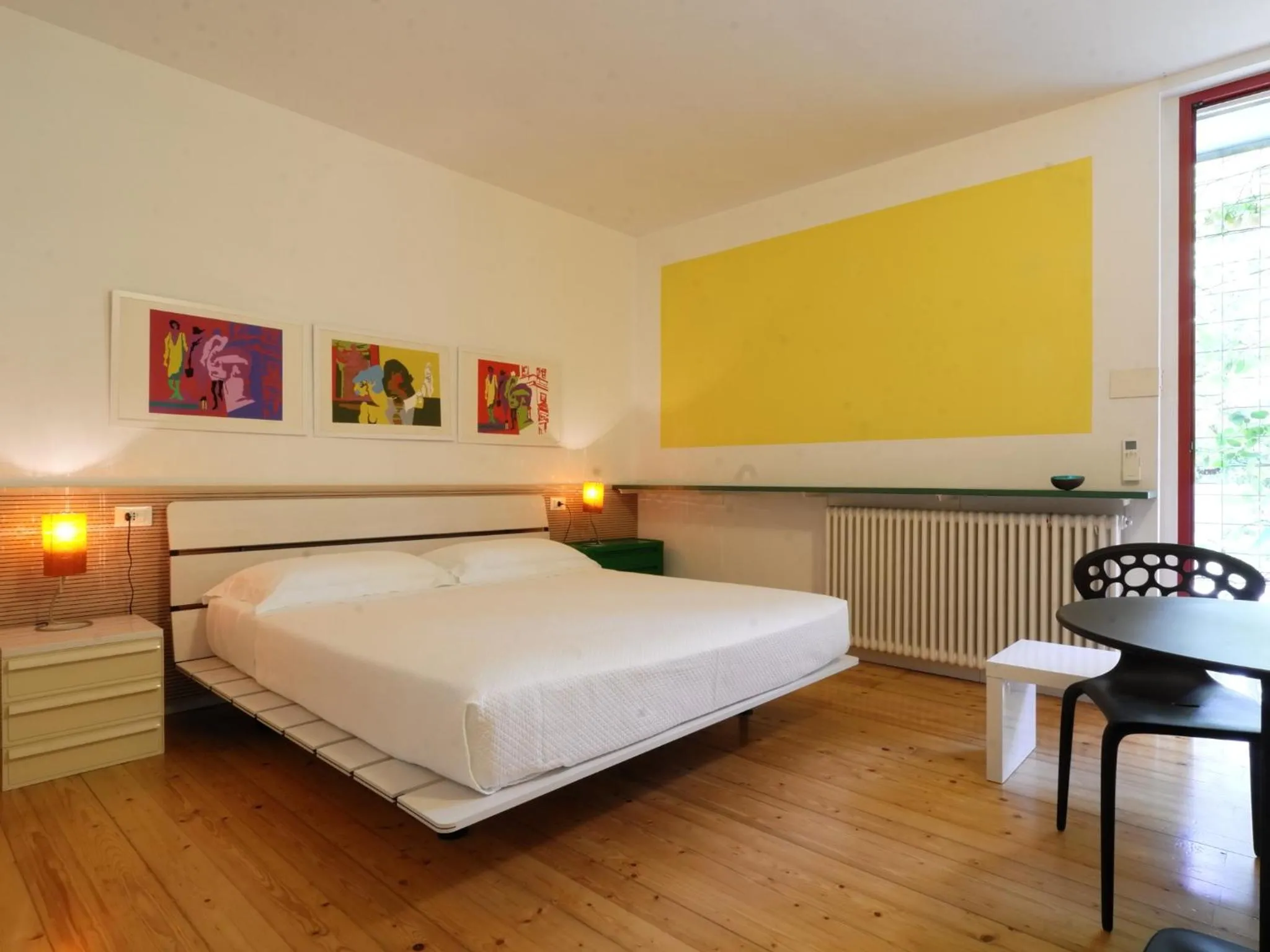 Bedroom, Bed in Sacramora