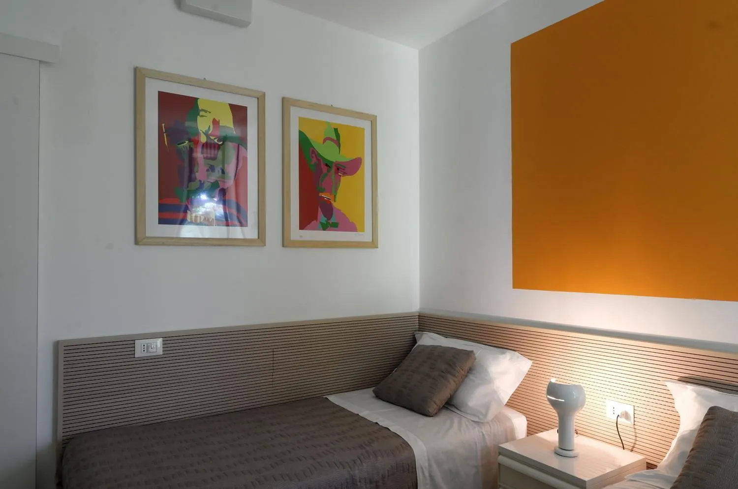 Bedroom, Bed in Sacramora