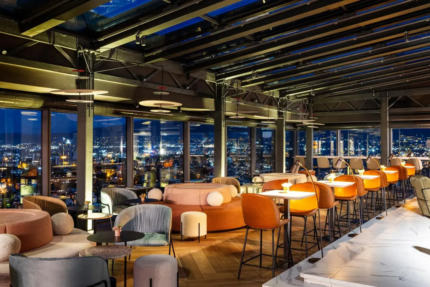 Lounge or bar in Grand Hotel Millennium Sofia Lounge or bar in Grand Hotel Millennium Sofia