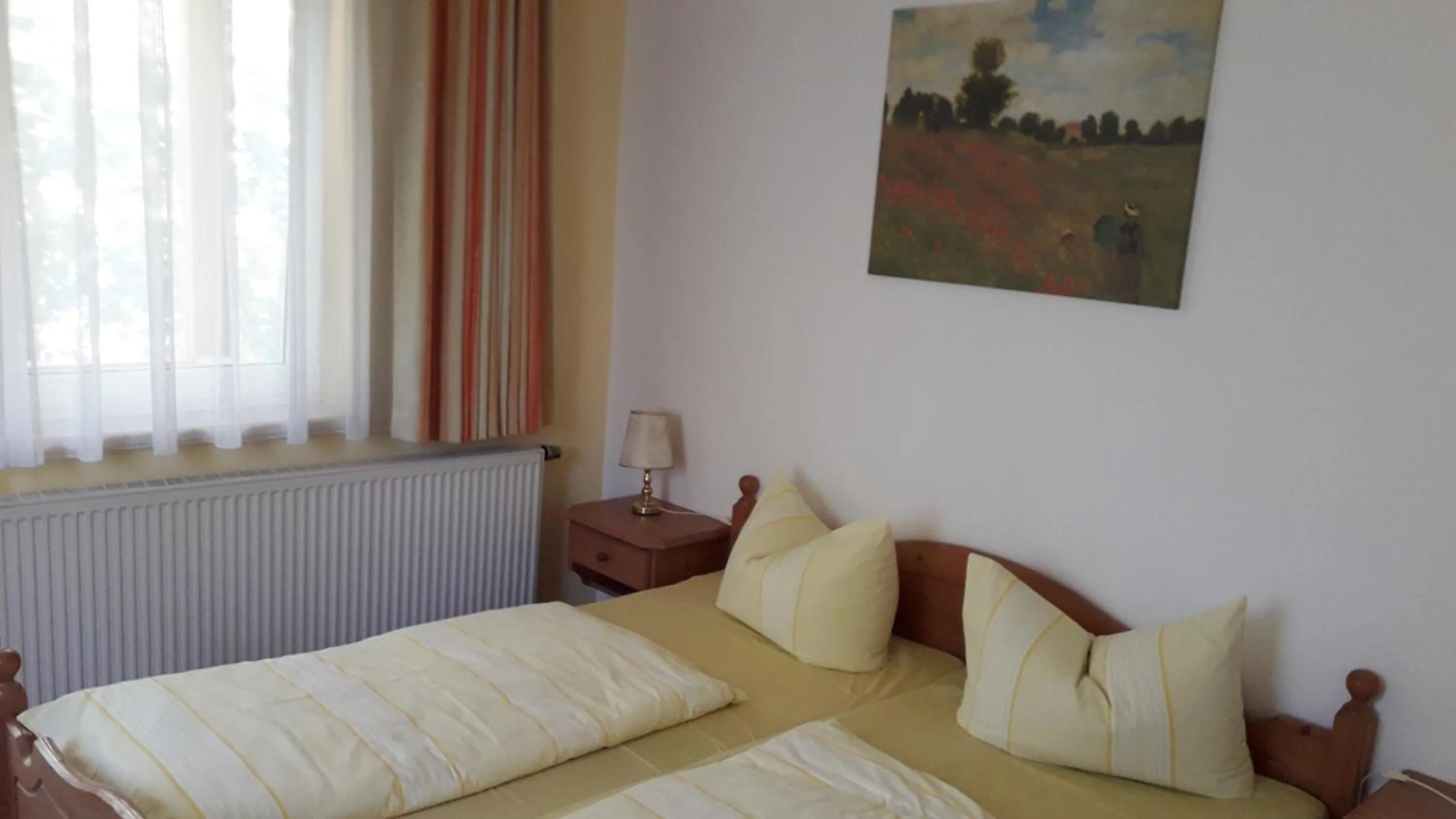 Bed in Hotel Rosengarten Leipzig-Naunhof