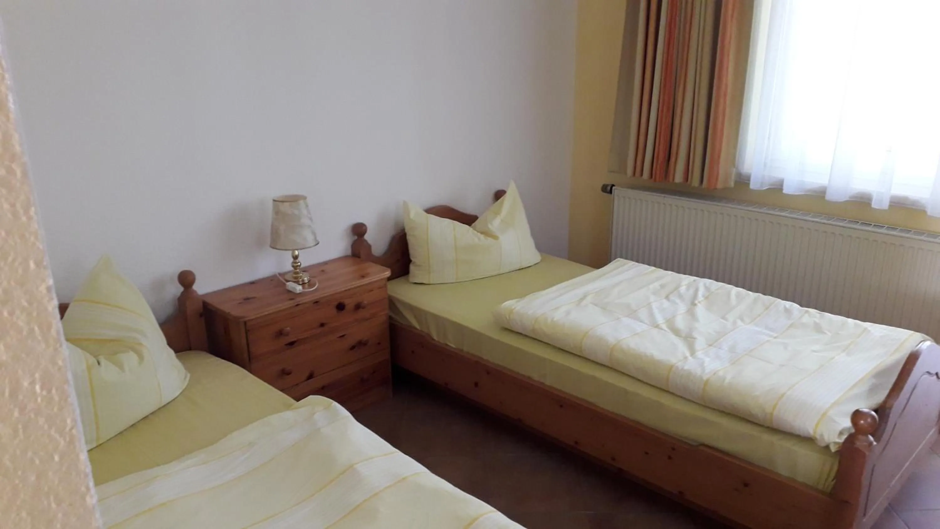 Bed in Hotel Rosengarten Leipzig-Naunhof