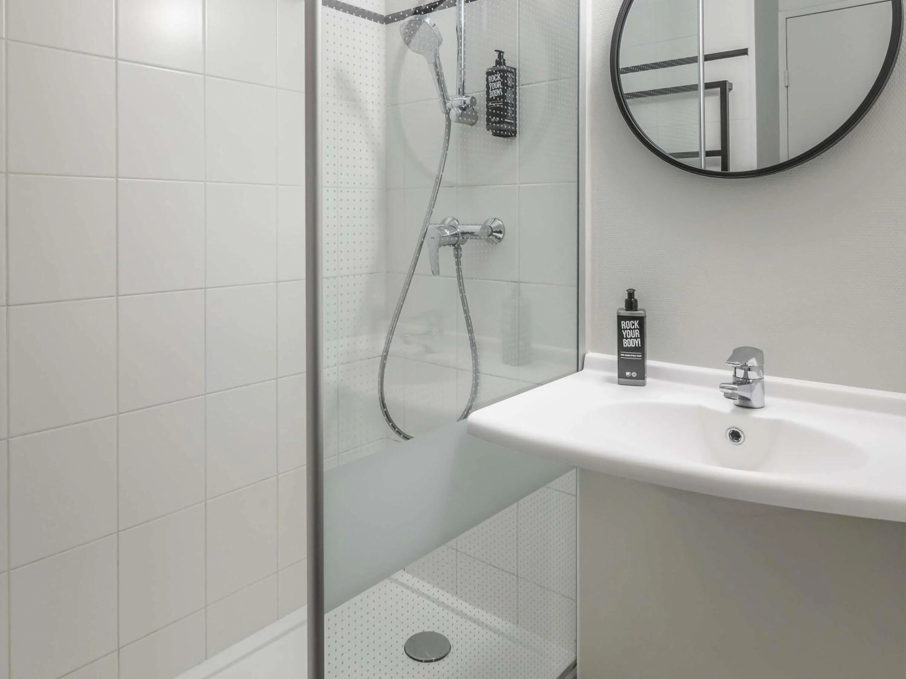 Bedroom in ibis Saint-Malo Madeleine