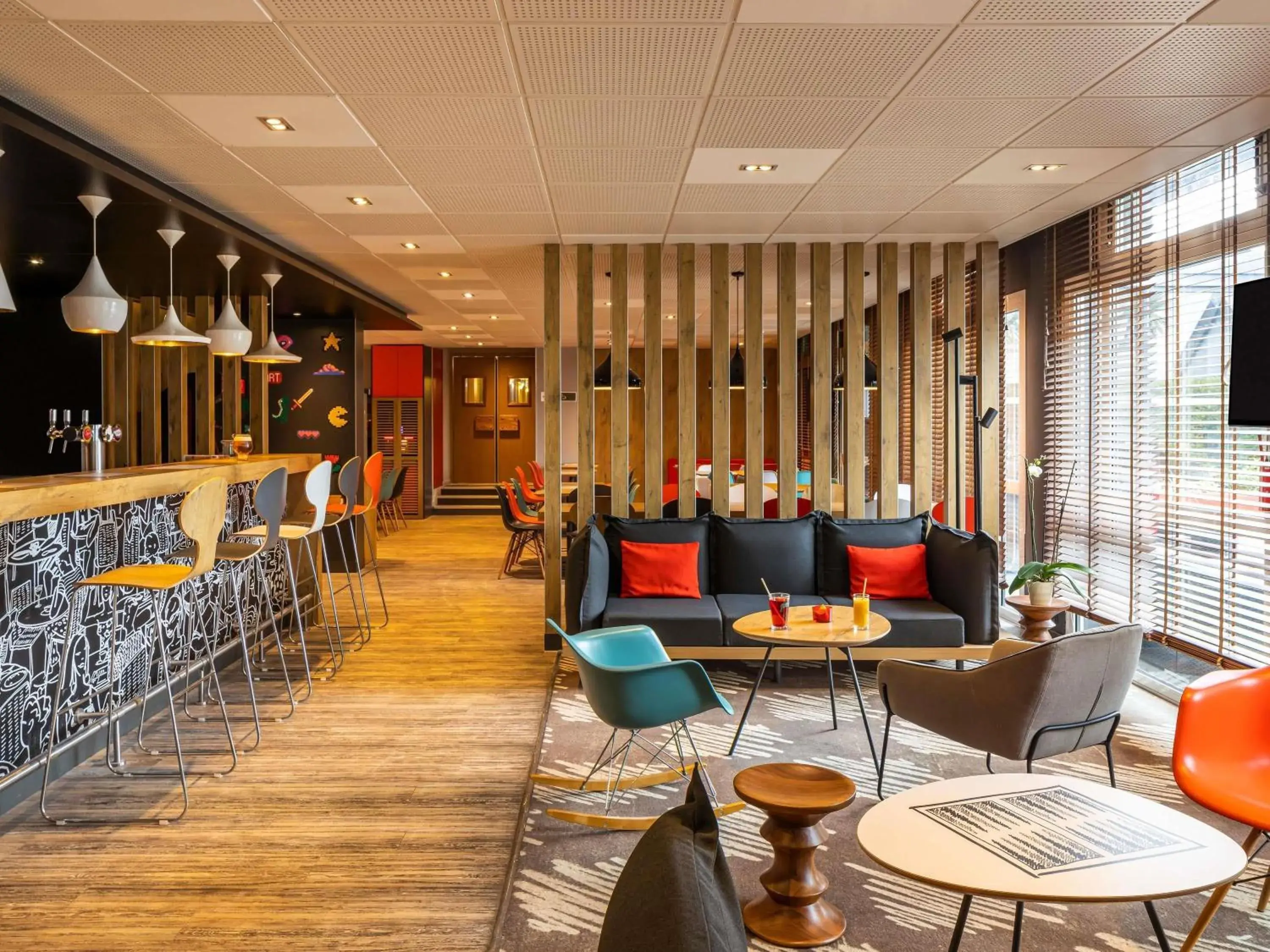 Lounge or bar in ibis Saint-Malo Madeleine Lounge or bar in ibis Saint-Malo Madeleine