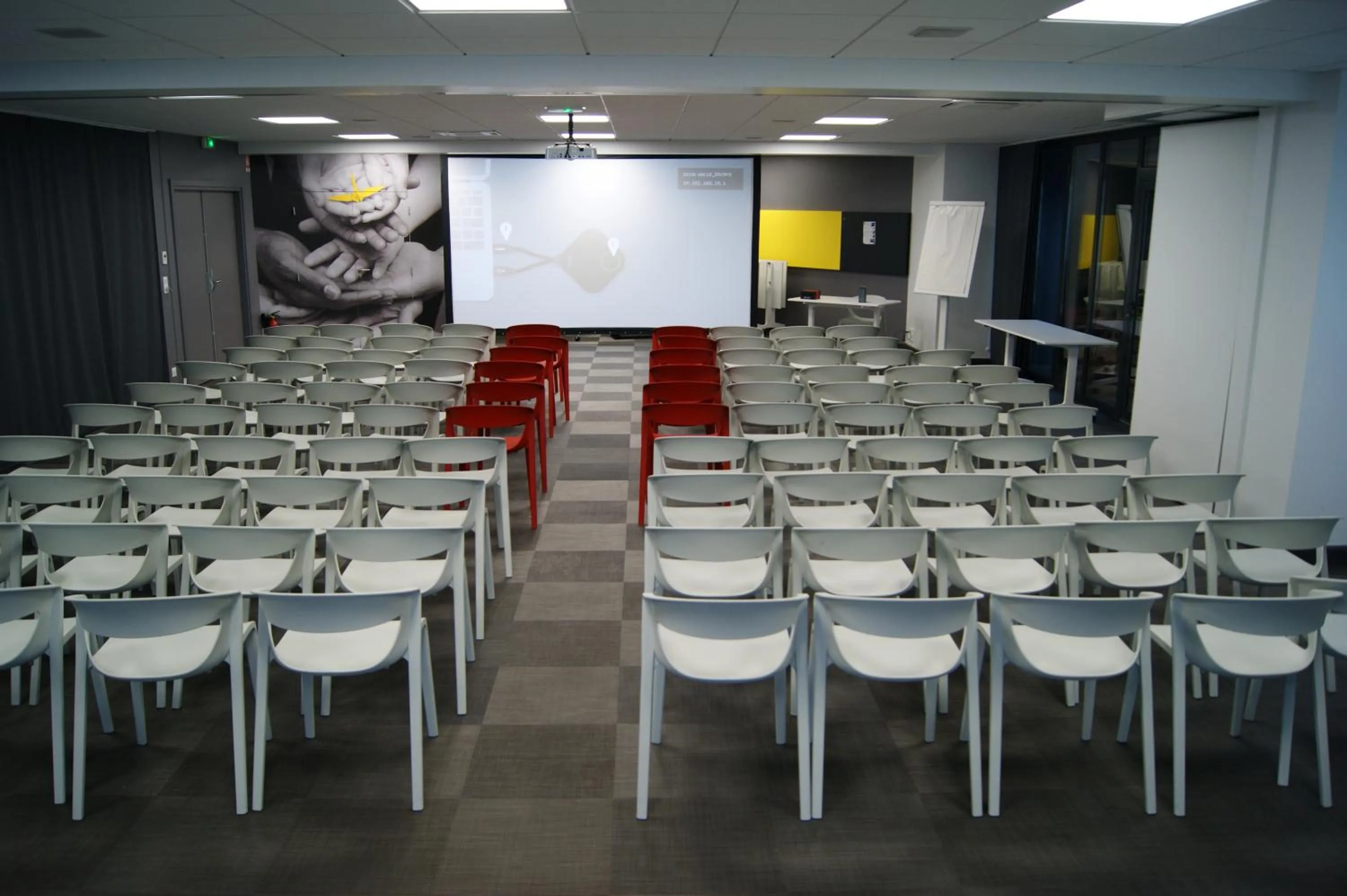 Meeting/conference room in ibis Saint-Malo Madeleine