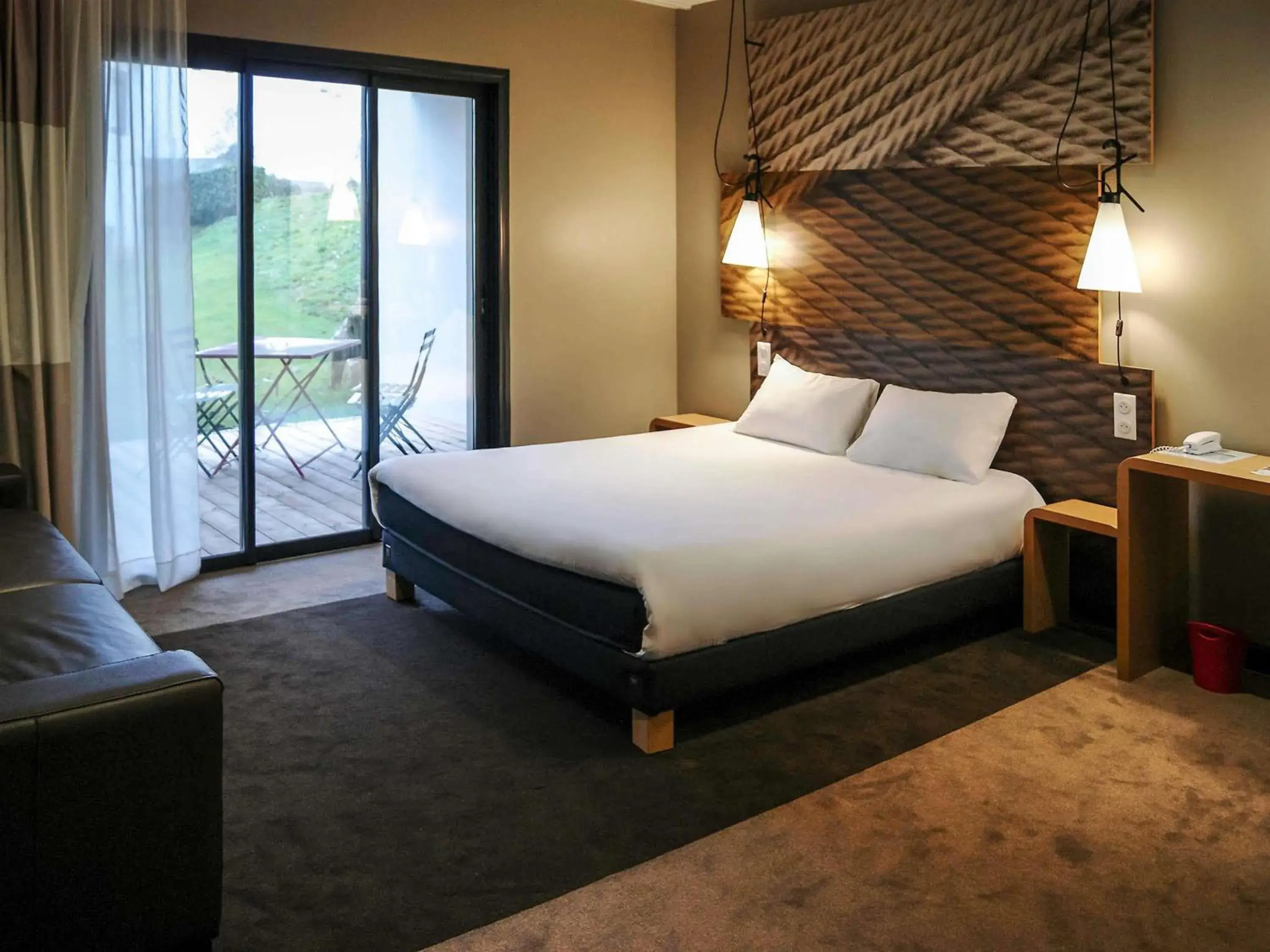 Bedroom, Bed in ibis Saint-Malo Madeleine Bedroom, Bed in ibis Saint-Malo Madeleine