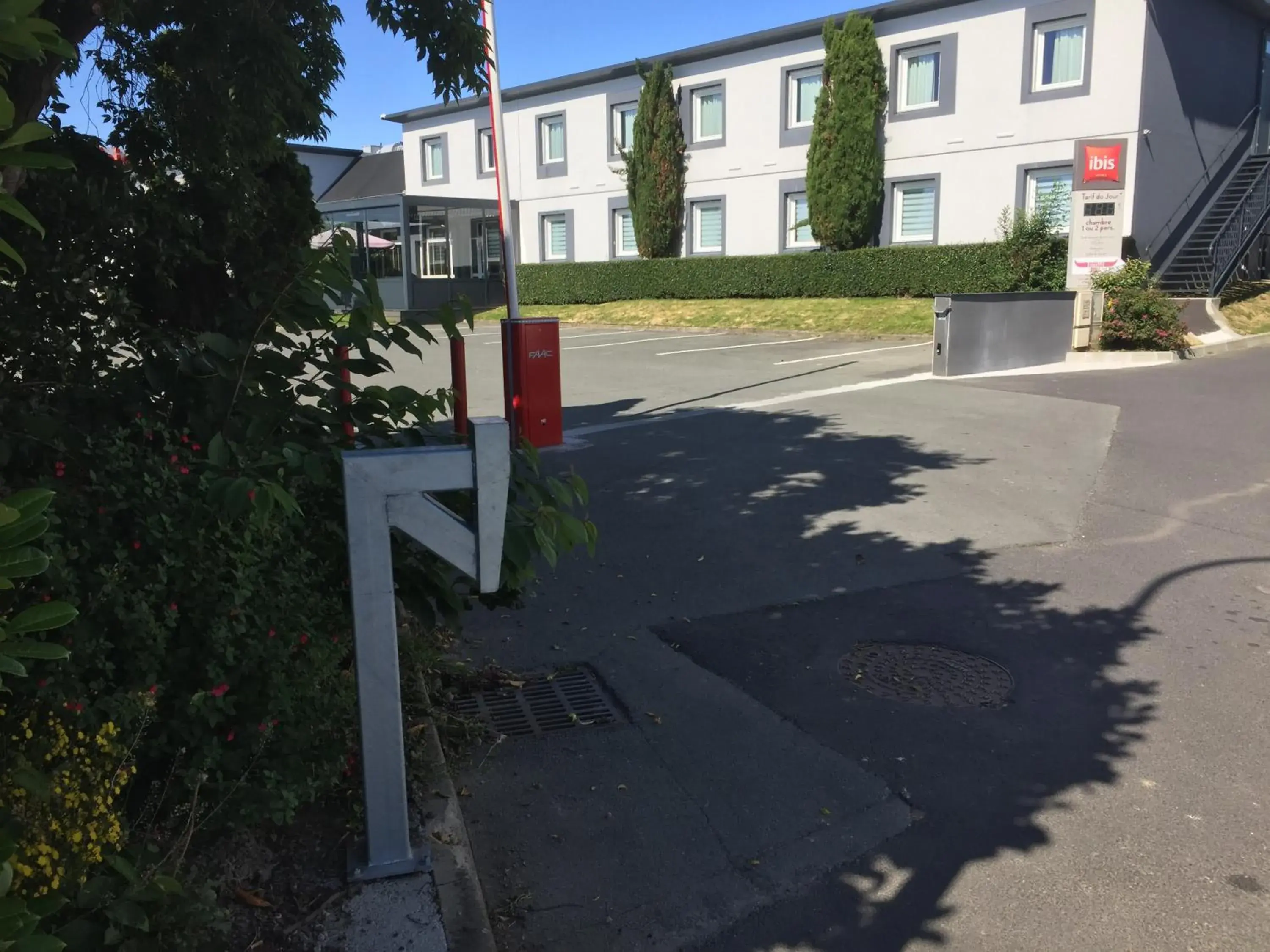 Facade/entrance in ibis Saint-Malo Madeleine Facade/entrance in ibis Saint-Malo Madeleine