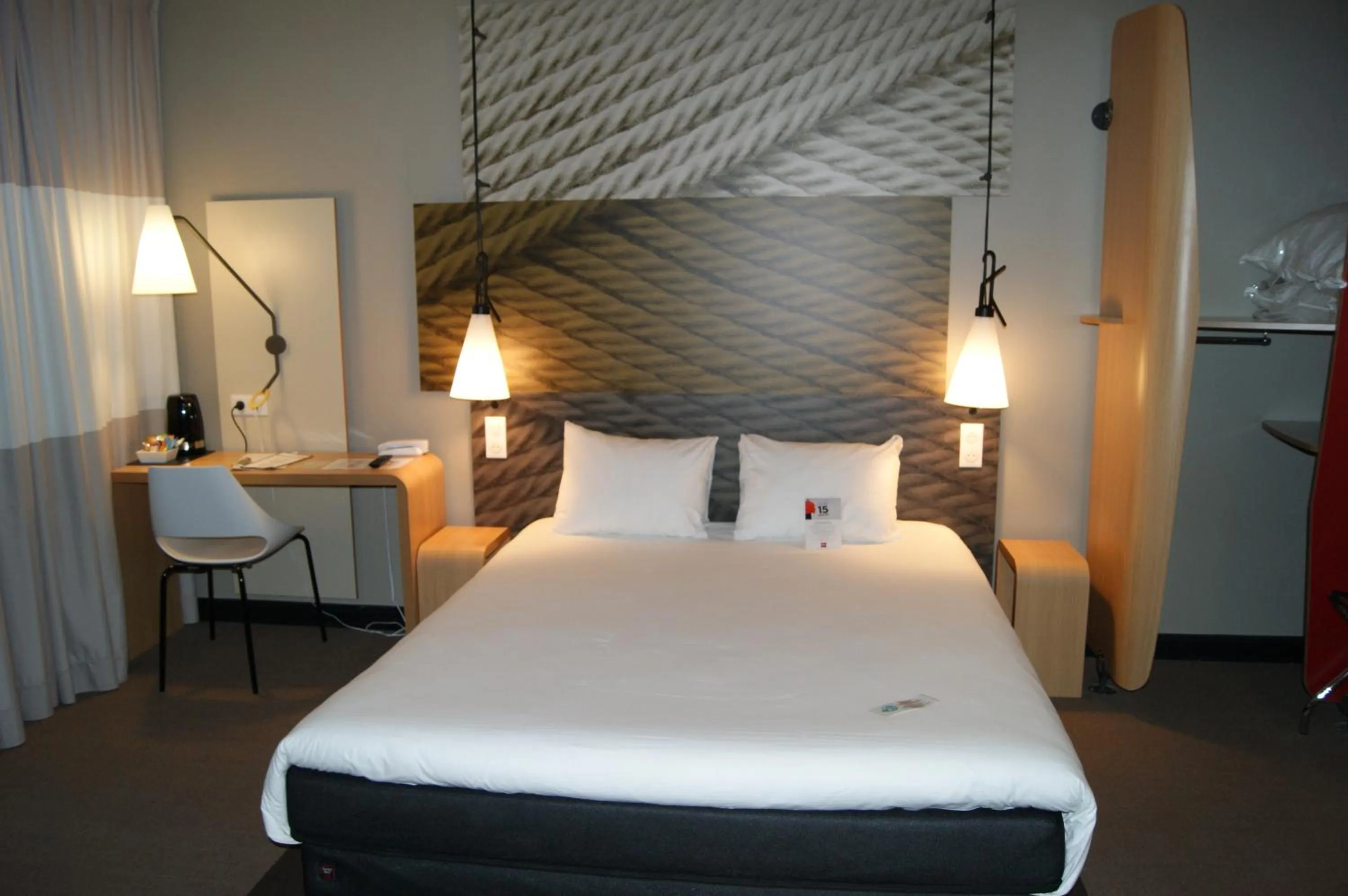 Bedroom, Bed in ibis Saint-Malo Madeleine