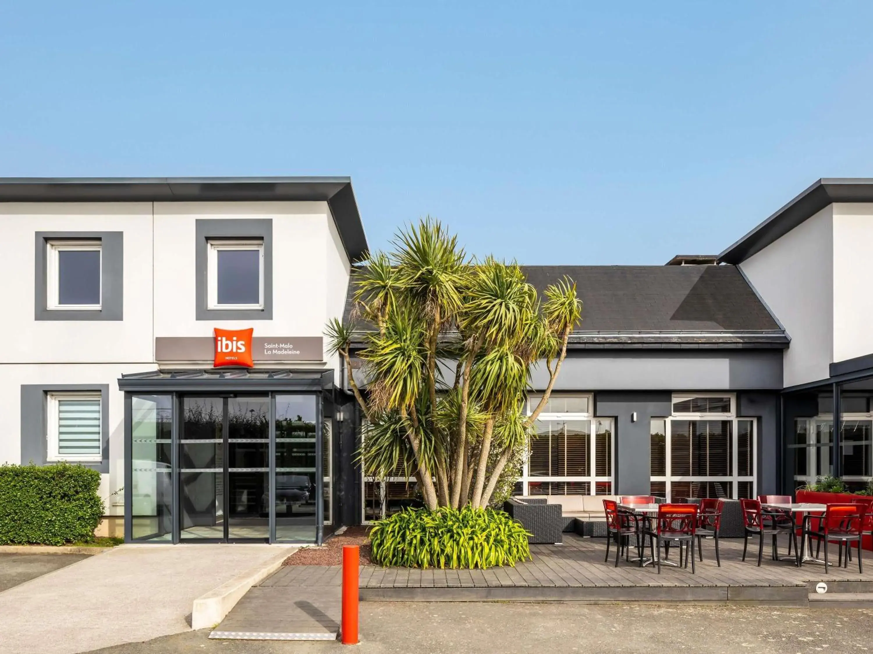 Property building in ibis Saint-Malo Madeleine Property building in ibis Saint-Malo Madeleine