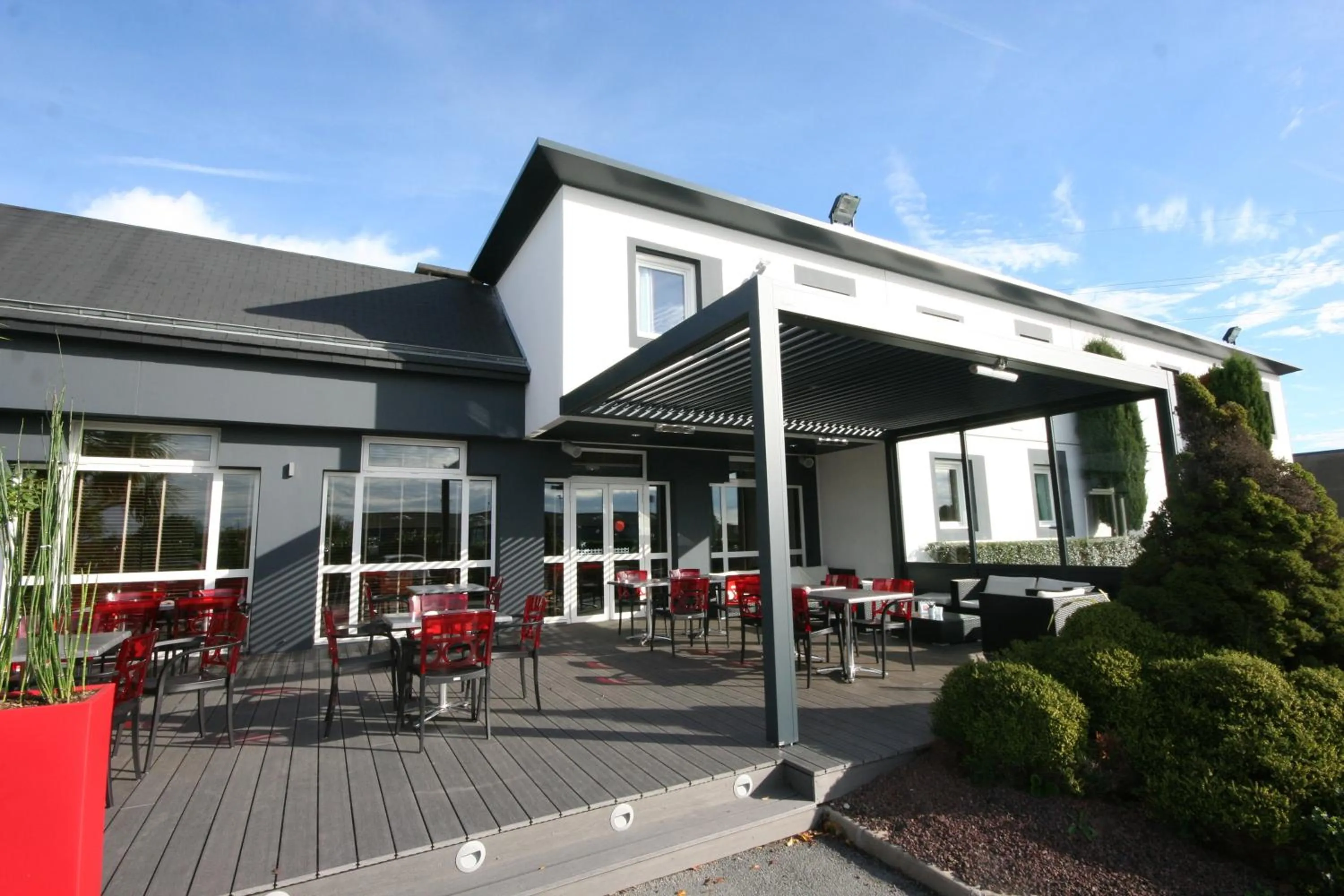 Facade/entrance in ibis Saint-Malo Madeleine