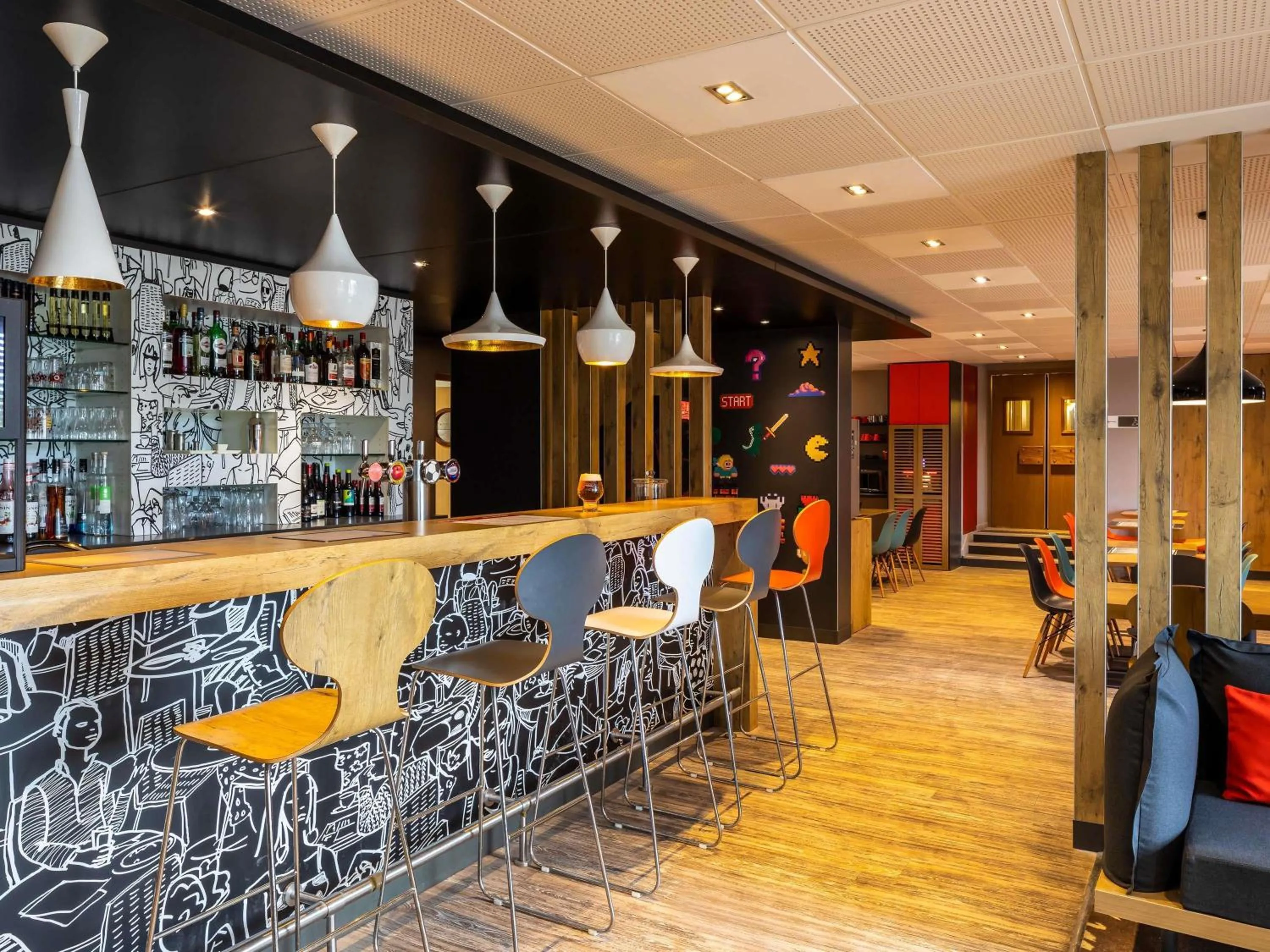 Lounge or bar in ibis Saint-Malo Madeleine