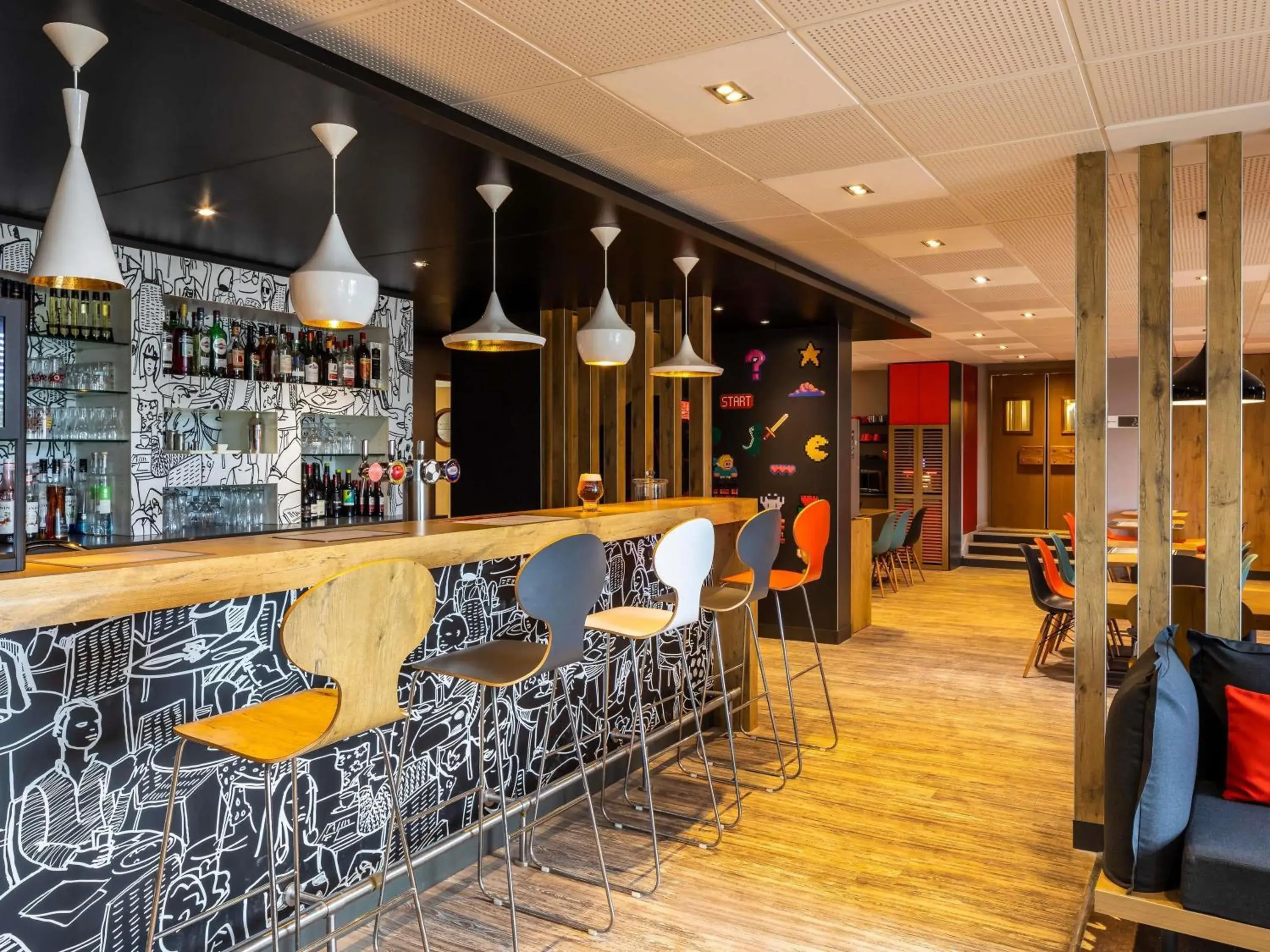 Lounge or bar in ibis Saint-Malo Madeleine Lounge or bar in ibis Saint-Malo Madeleine