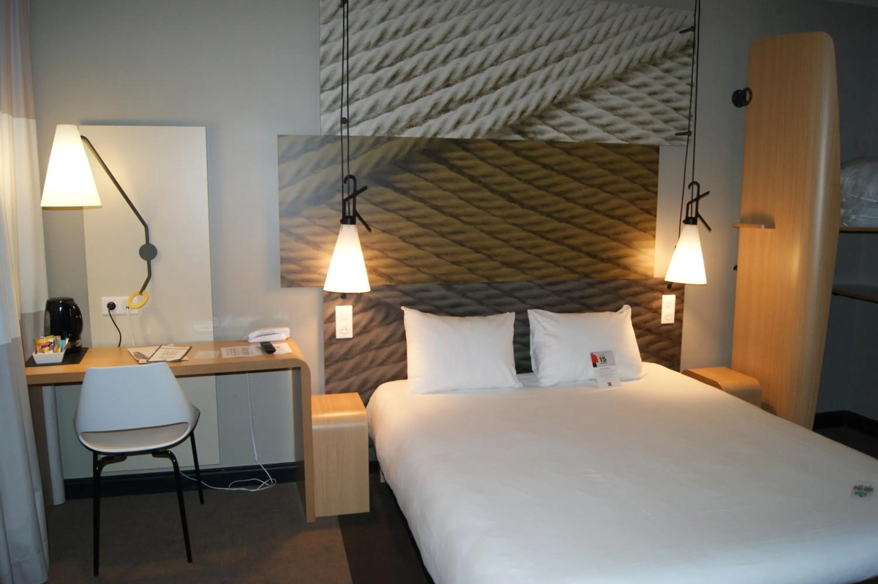 Bedroom, Bed in ibis Saint-Malo Madeleine