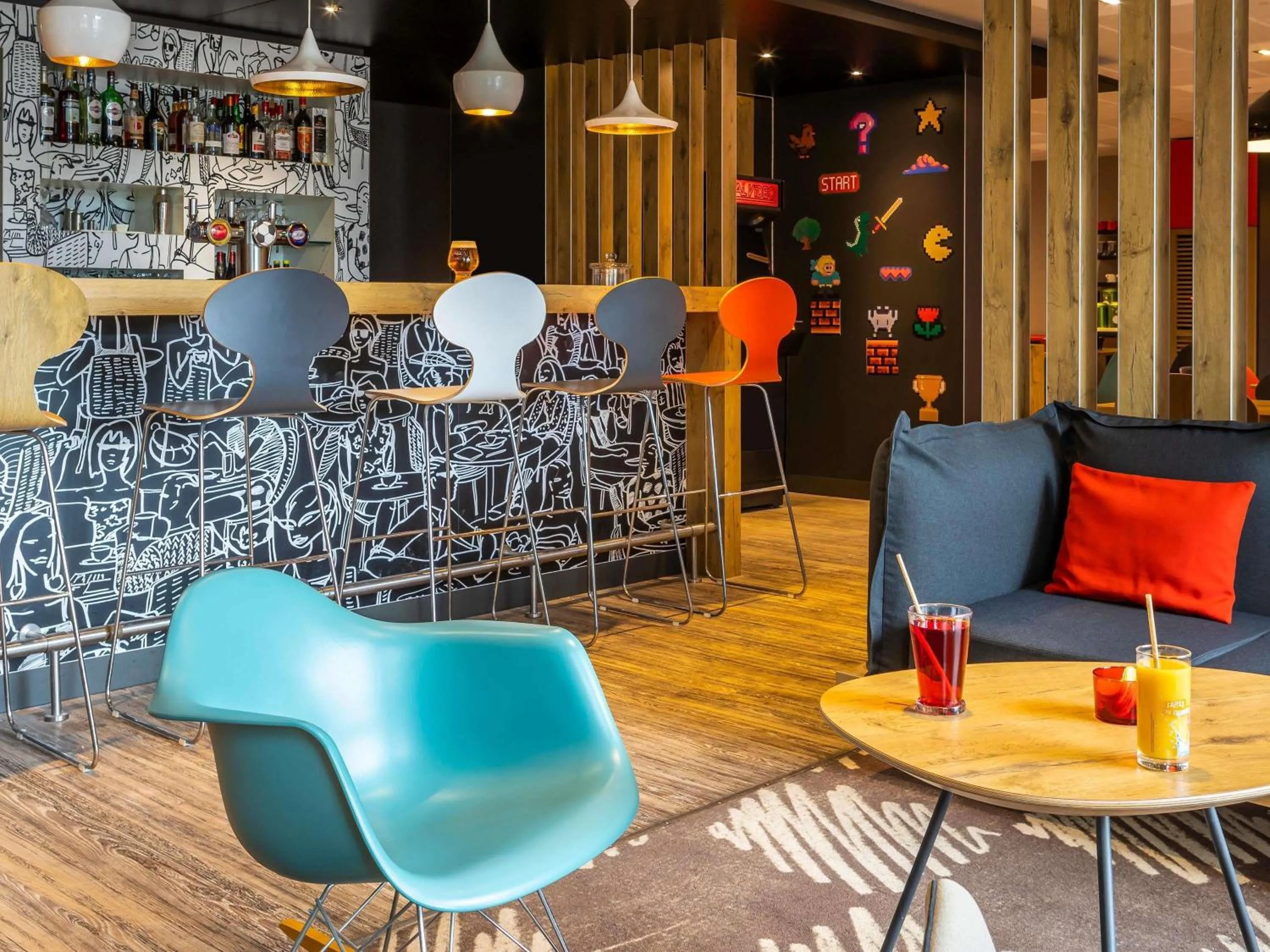 Lounge or bar in ibis Saint-Malo Madeleine