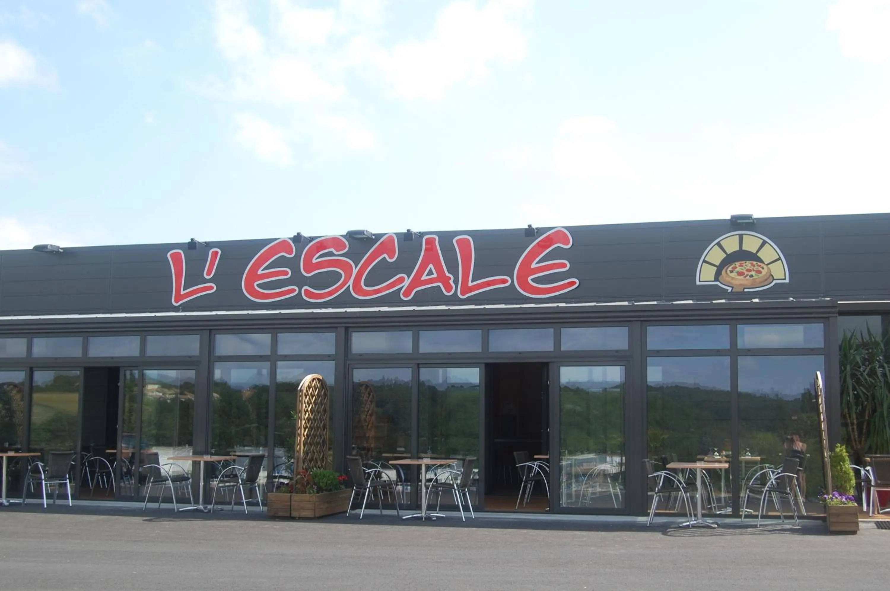 Facade/entrance in Hôtel L'Escale Périgueux Notre Dame