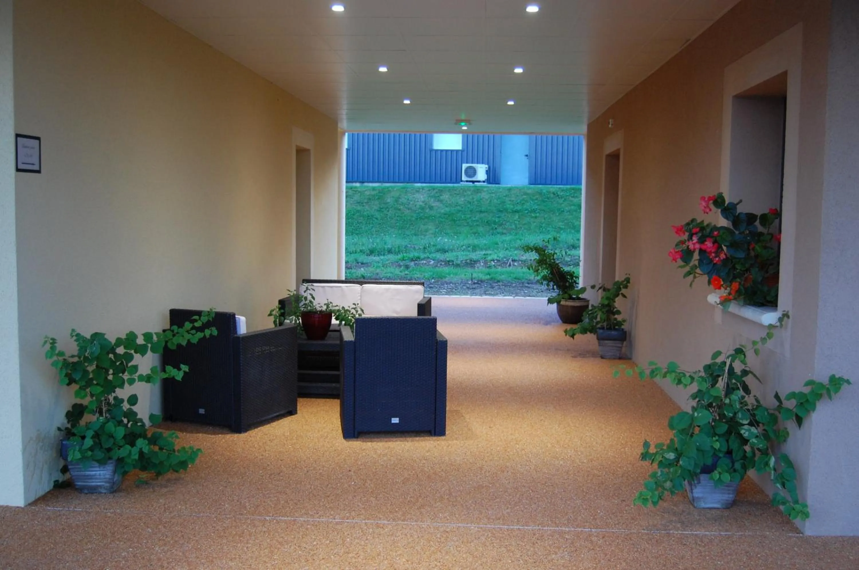 Lobby or reception in Hôtel L'Escale Périgueux Notre Dame