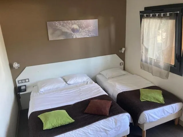 Bed in Hôtel L'Escale Périgueux Notre Dame