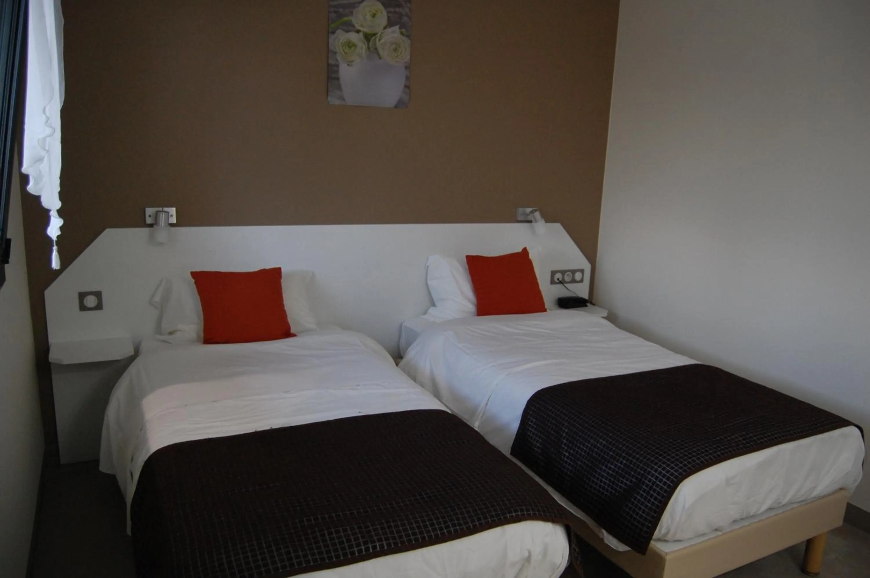 Bed in Hôtel L'Escale Périgueux Notre Dame