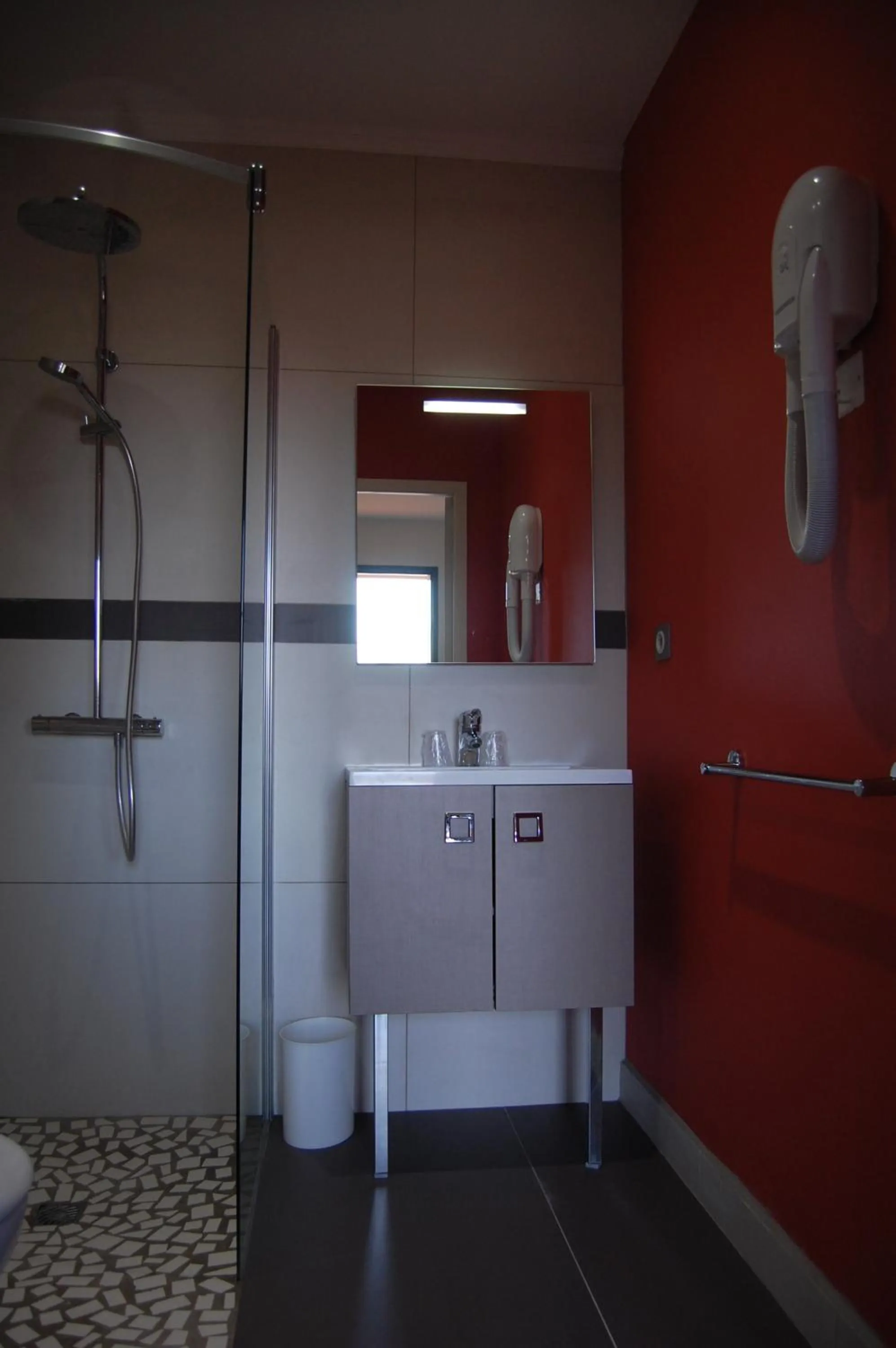 Bathroom in Hôtel L'Escale Périgueux Notre Dame