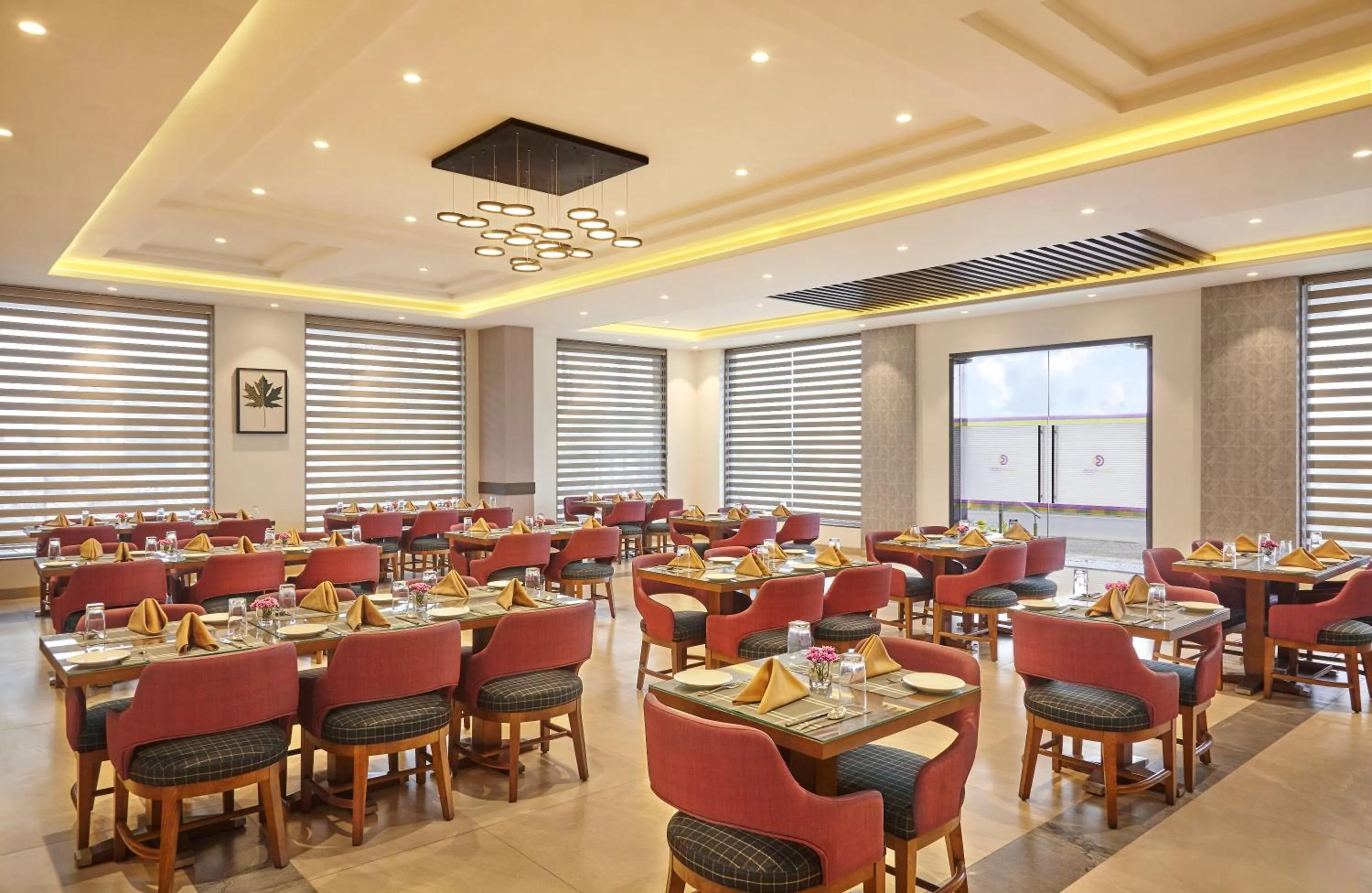 Restaurant/places to eat in Click Hotel Aurangabad