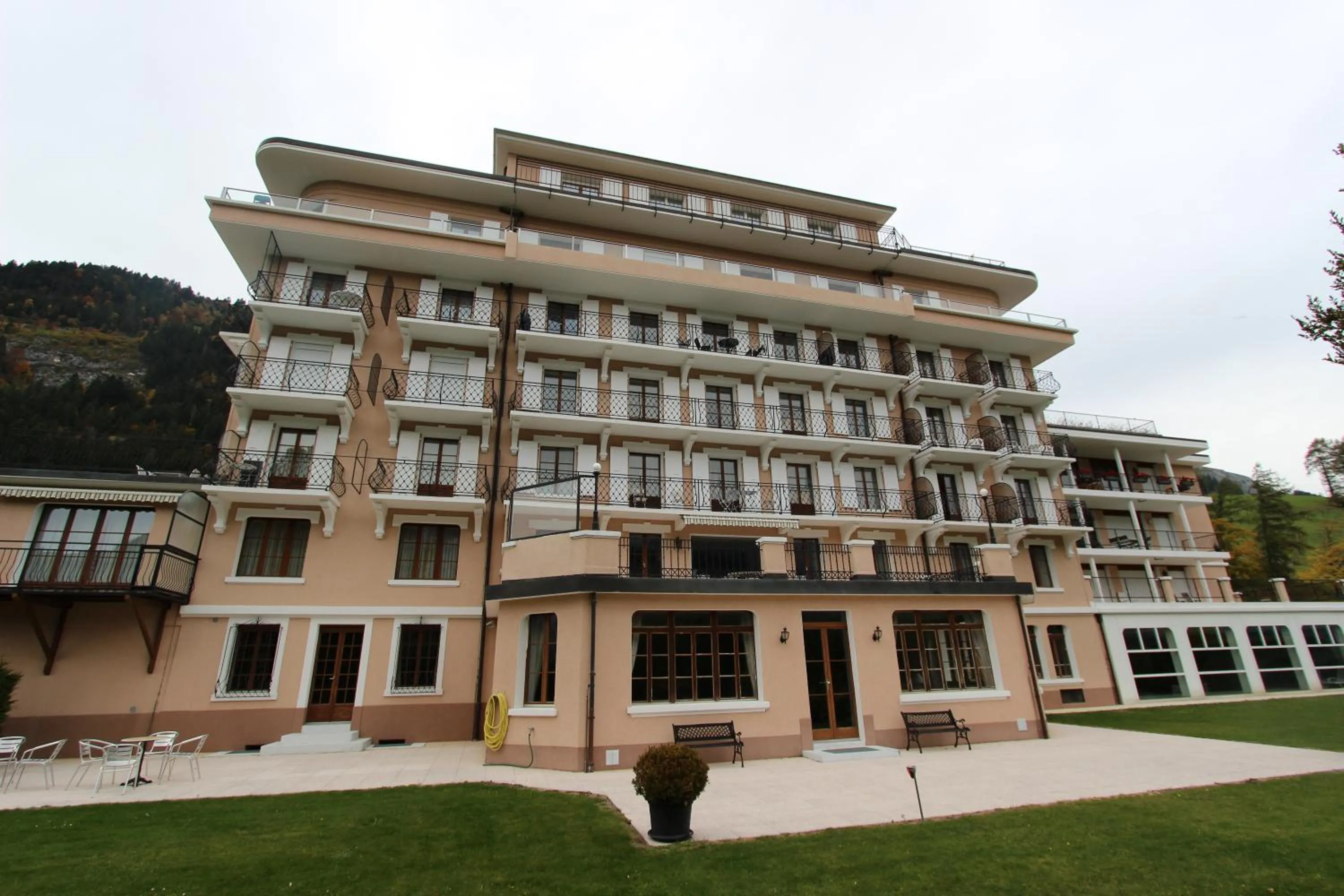 Property building in Rosat 13