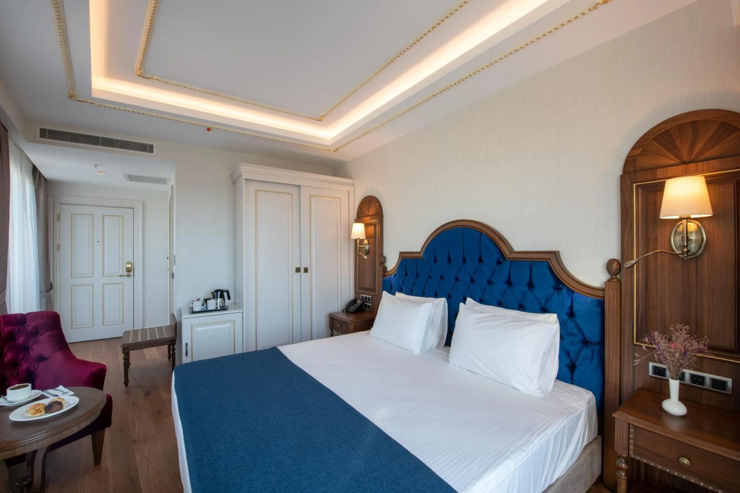 Photo of the whole room, Bed in Bvs Bosphorus Pera Hotel
